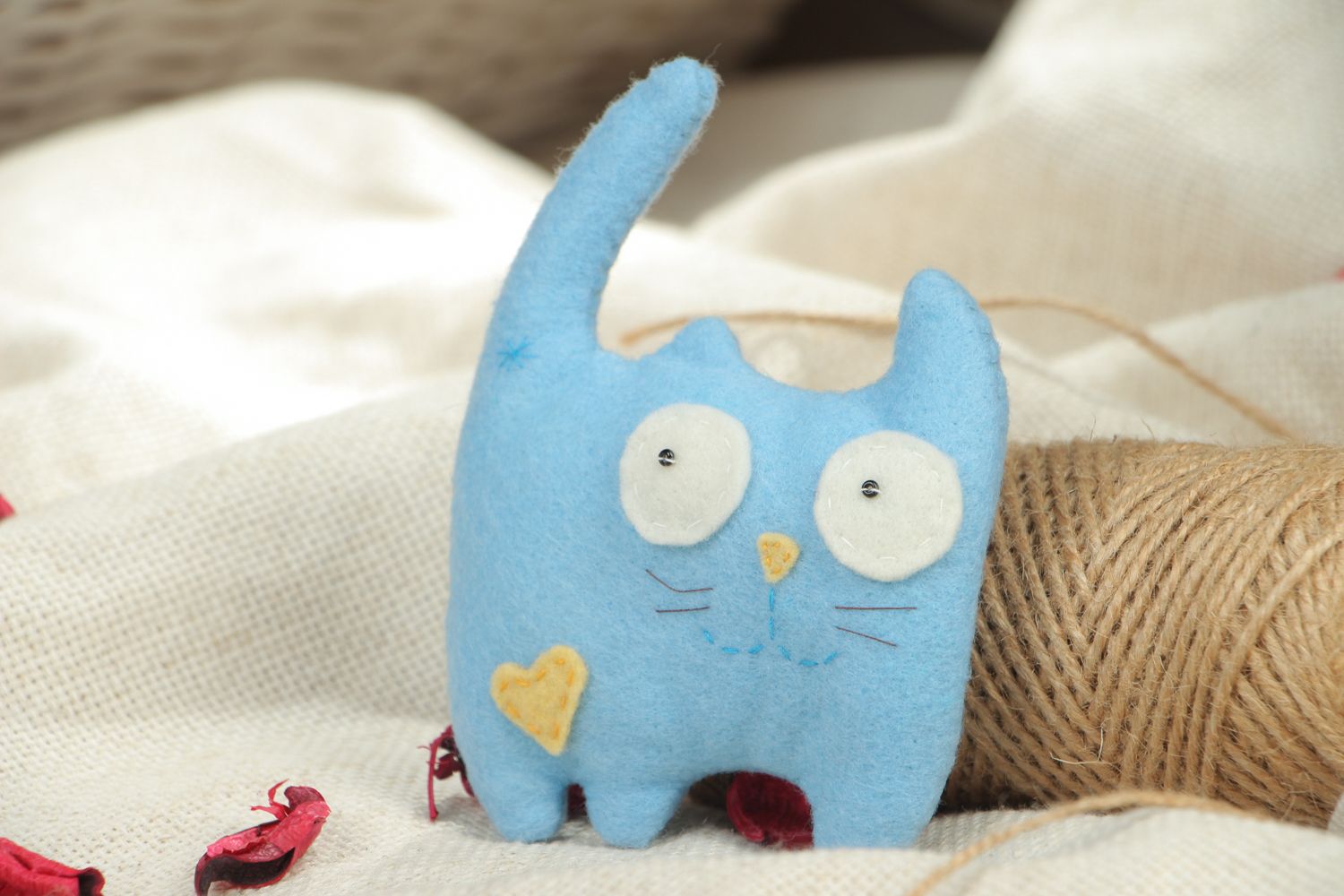 Мягкая игрушка из флиса в виде голубого кота  фото 5