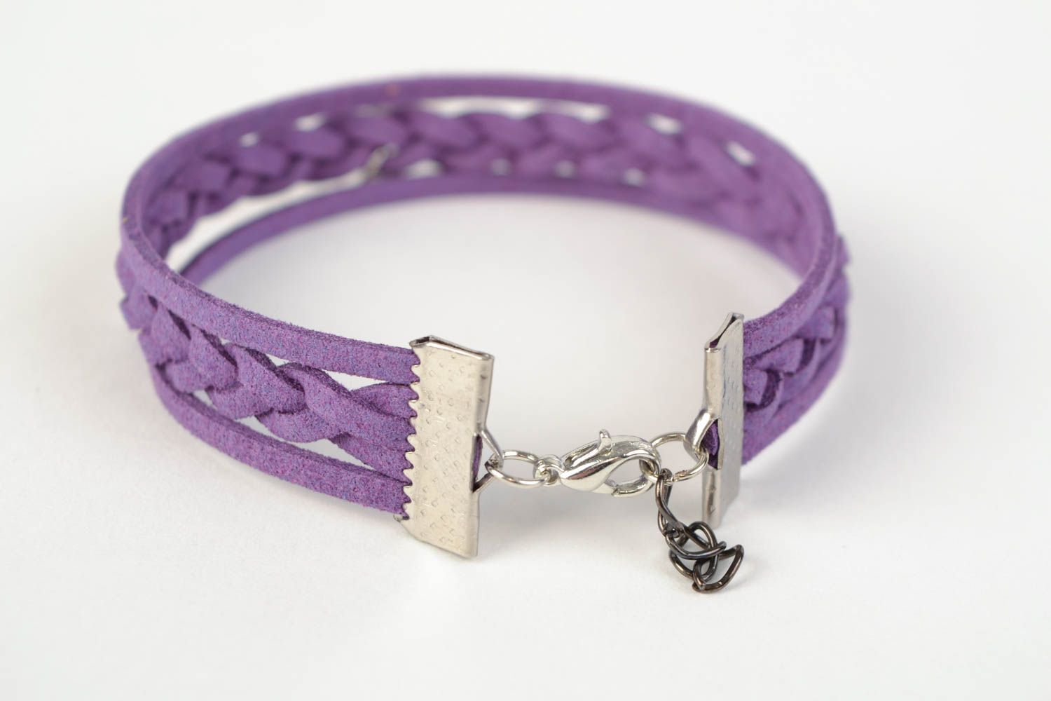 Фиолетовый браслет из замши плетеный аксессуар ручной работы с подвеской фото 4