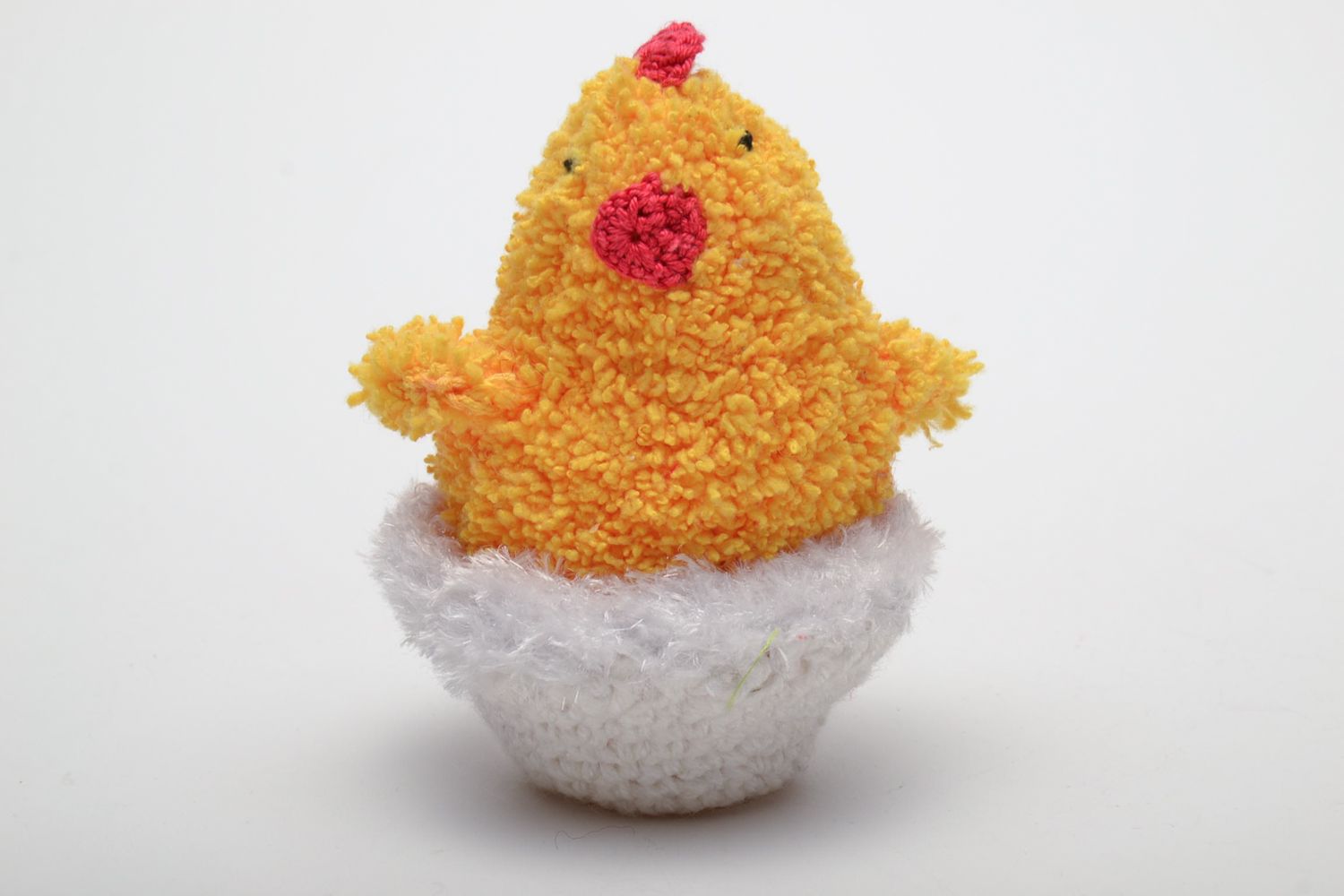 Мягкая вязаная игрушка в виде цыпленка в яйце  фото 2