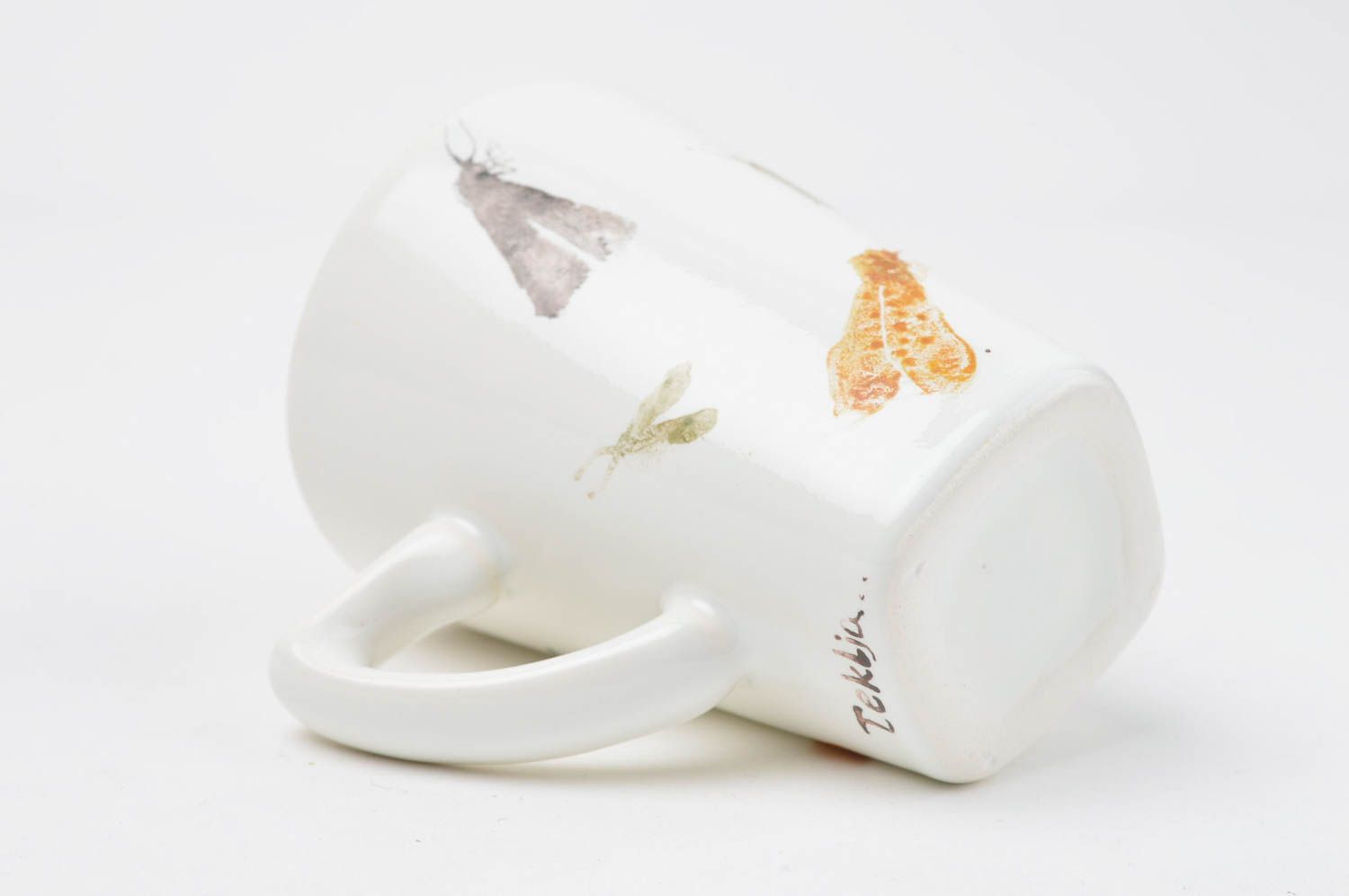 White porcelain drinking cup with handle and insects prints photo 4
