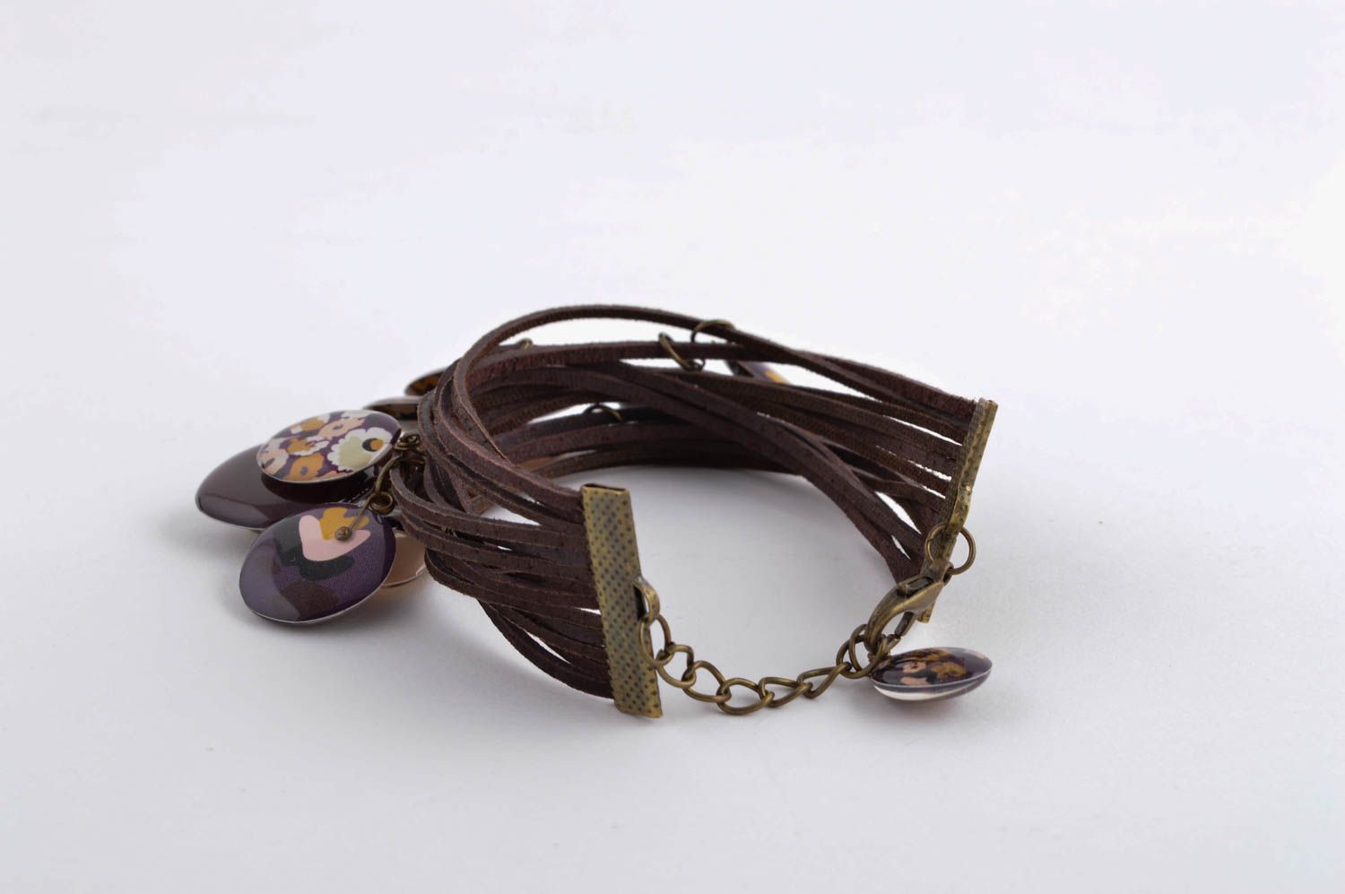 Bracelet en cuir fait main Bijou fantaisie sombre Accessoire pour femme design photo 4