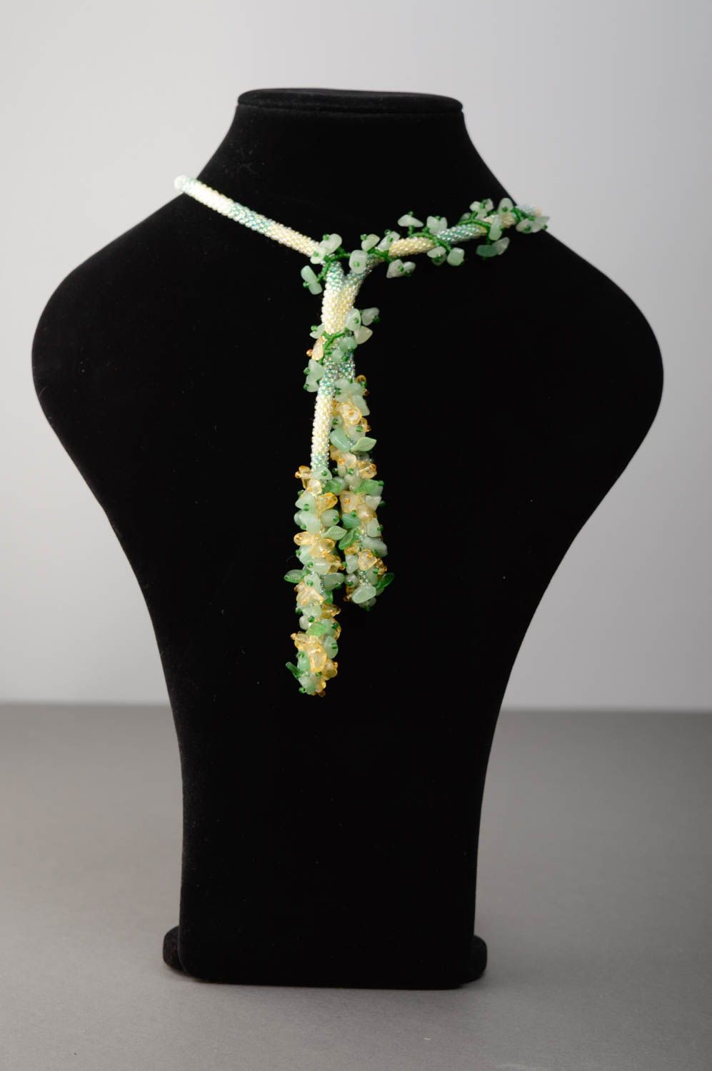 Beaded lariat necklace with chrysolite photo 2