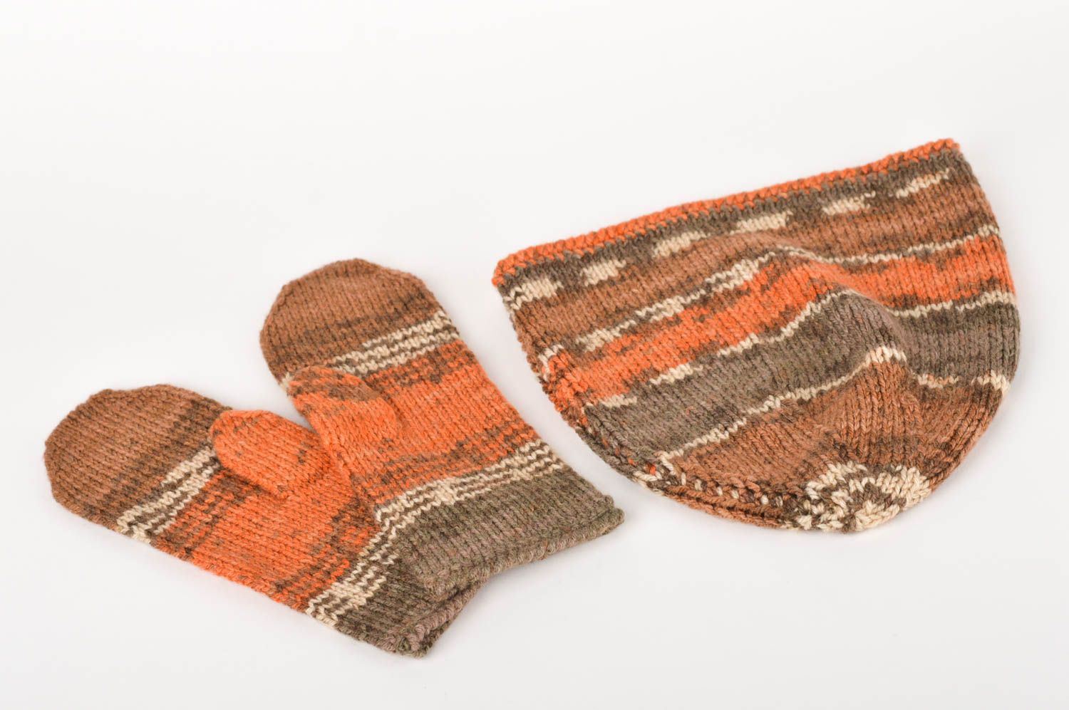Handmade woolen winter set crocheted cap and mittens warm accessories photo 2