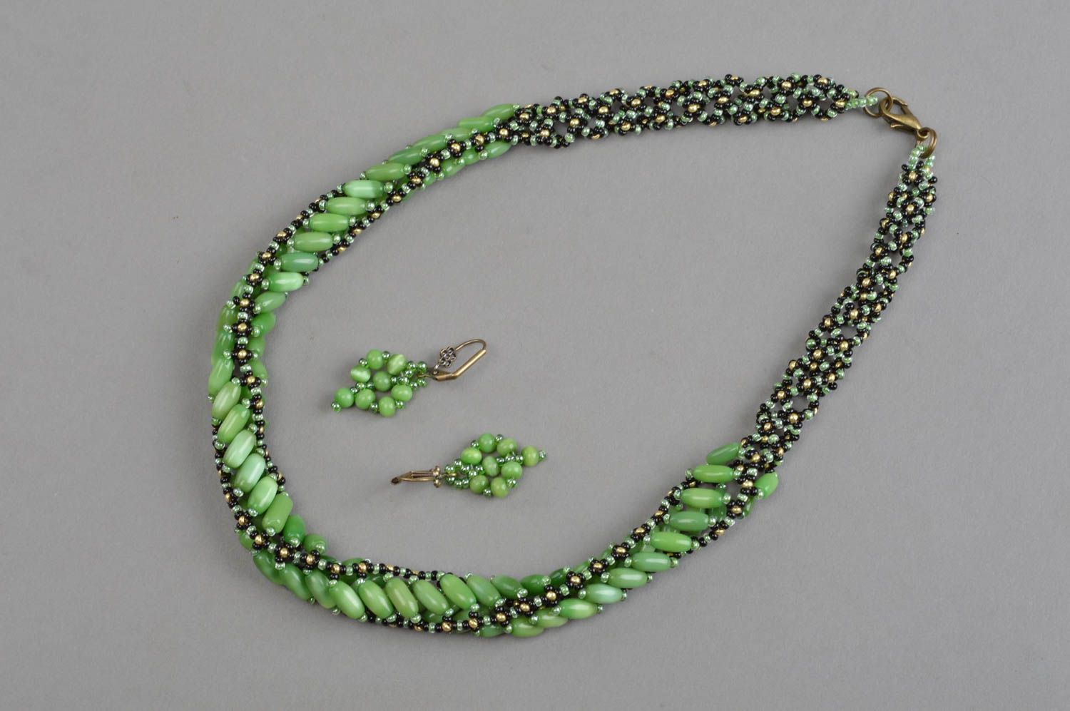 Designer Schmuckset aus echten Steinen Ohrringe und Collier handmade in Grün foto 4