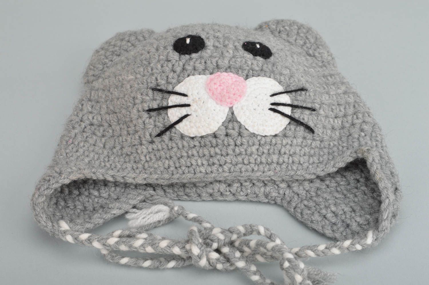 Joli bonnet tricoté fait main au crochet pour enfant en forme de chat gris photo 2