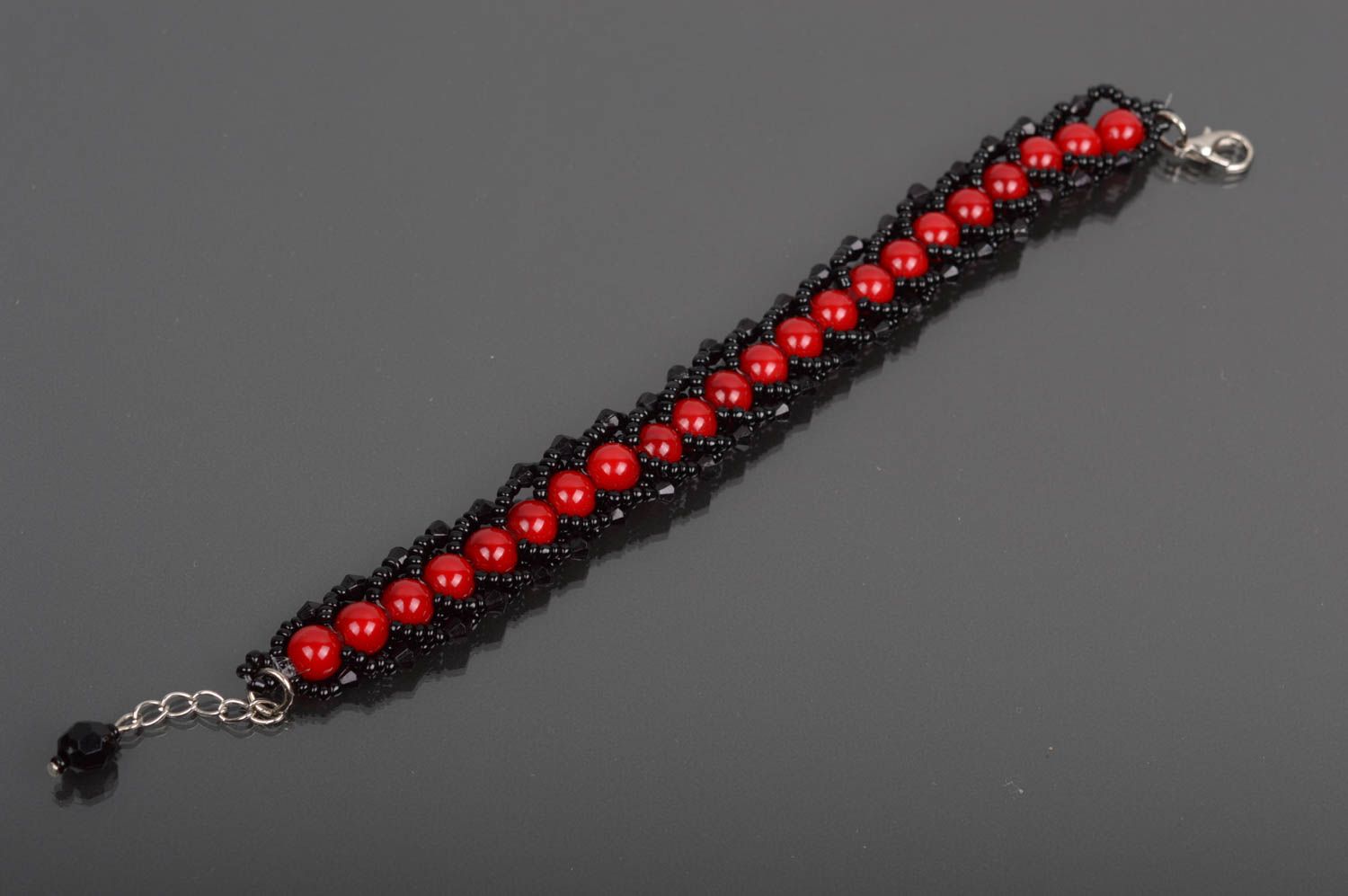 Strand beaded bracelet in black and red colors for women photo 4