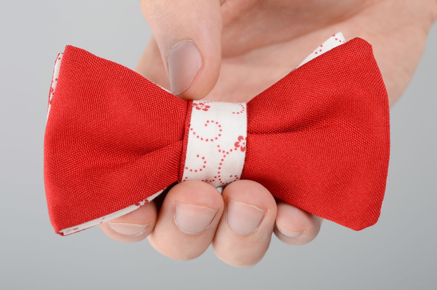 Two-sided fabric bow tie with red and white print photo 4