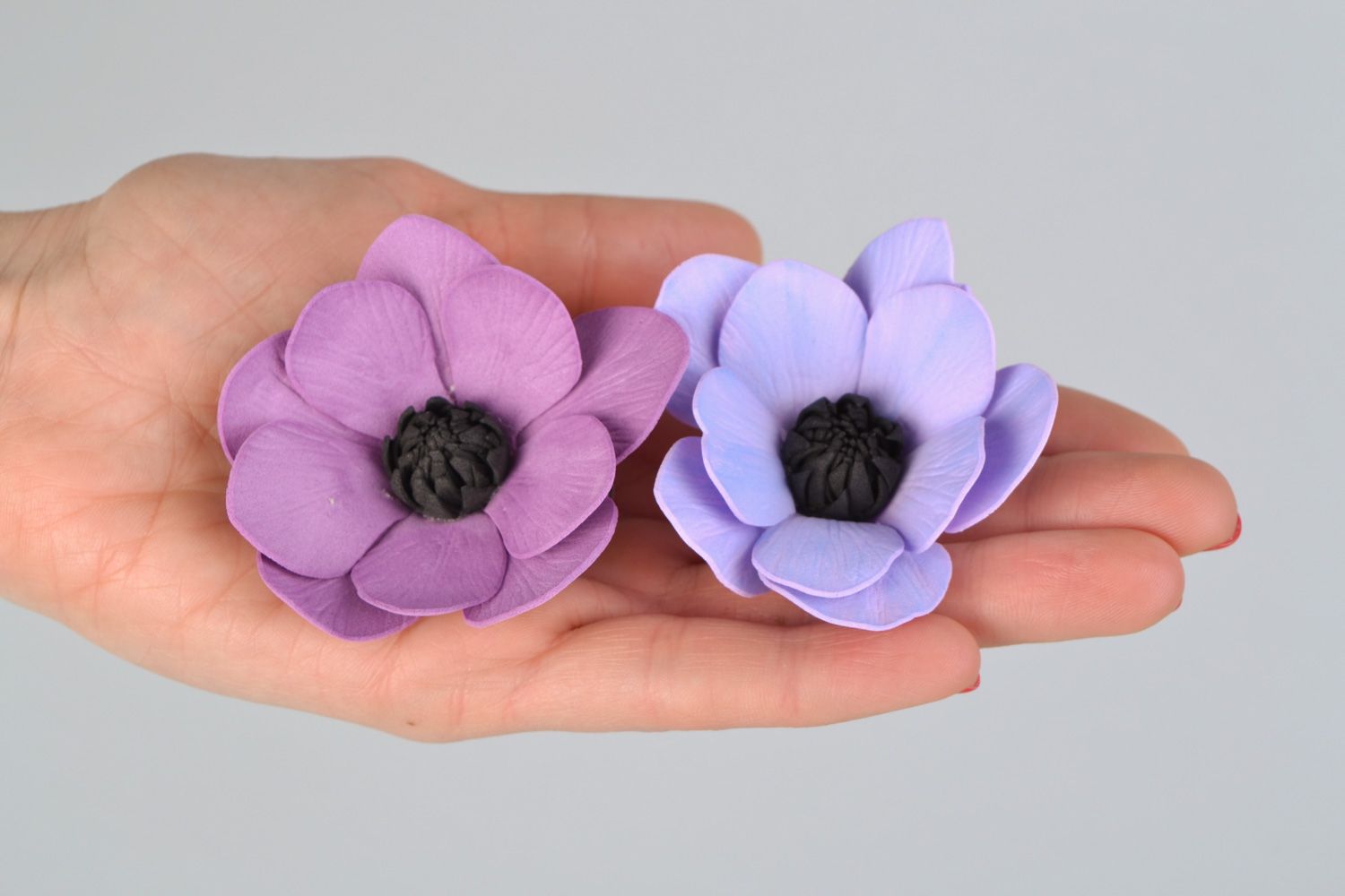 Pinzas para el pelo hechas a mano con flores de goma EVA Anemone foto 2