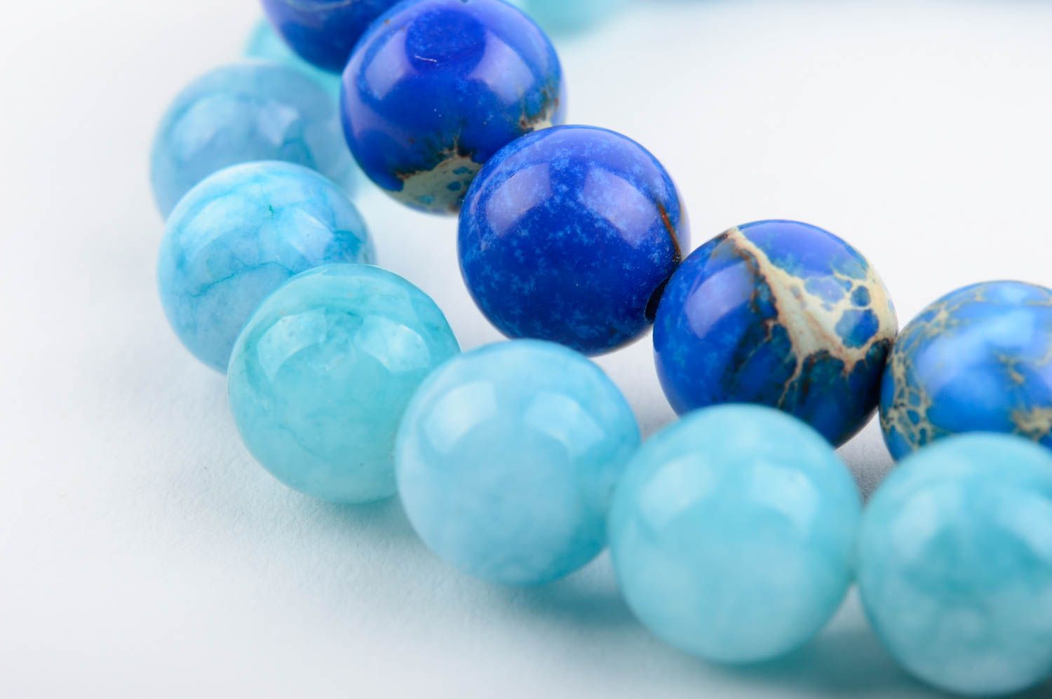 Набор браслетов из натуральных камней ручной работы женские синий и голубой фото 5