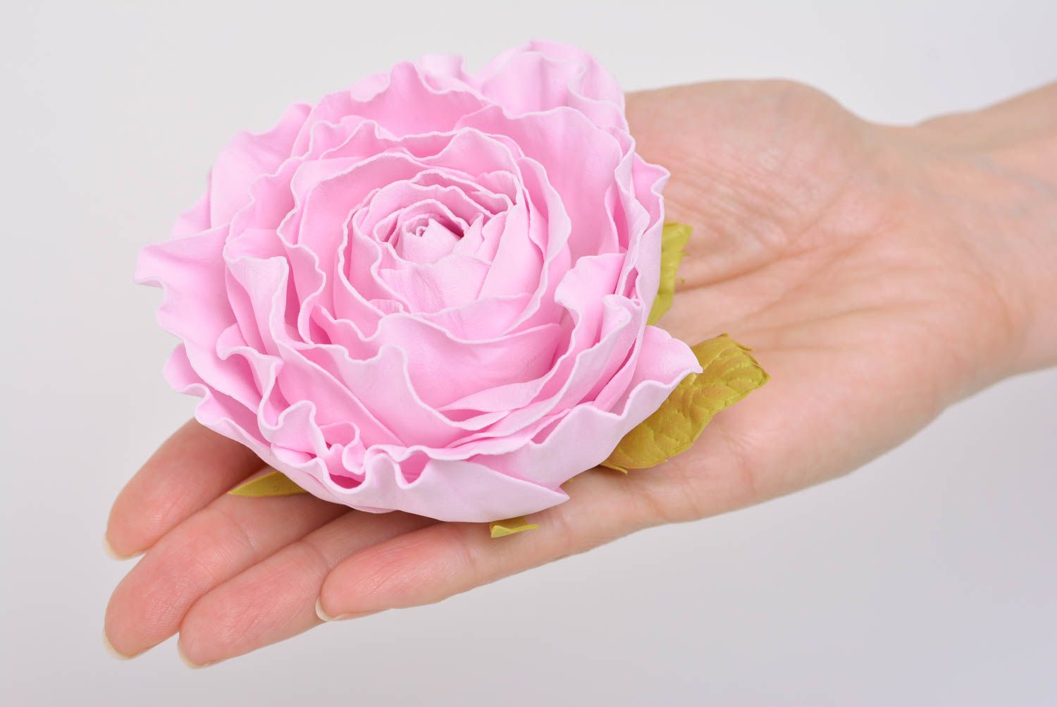 Заколка-брошь из фоамирана ручной работы розовая женская большая красивая Роза фото 3