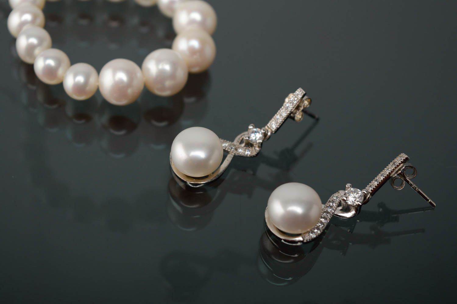 Silver pearl earrings photo 1