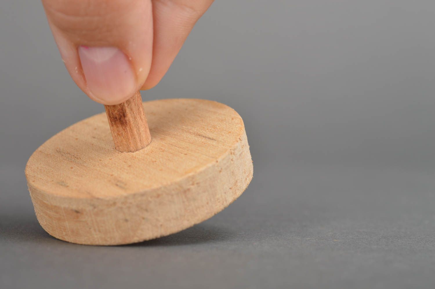 Toupie en bois faite main belle originale écologique jouet pour enfant photo 5