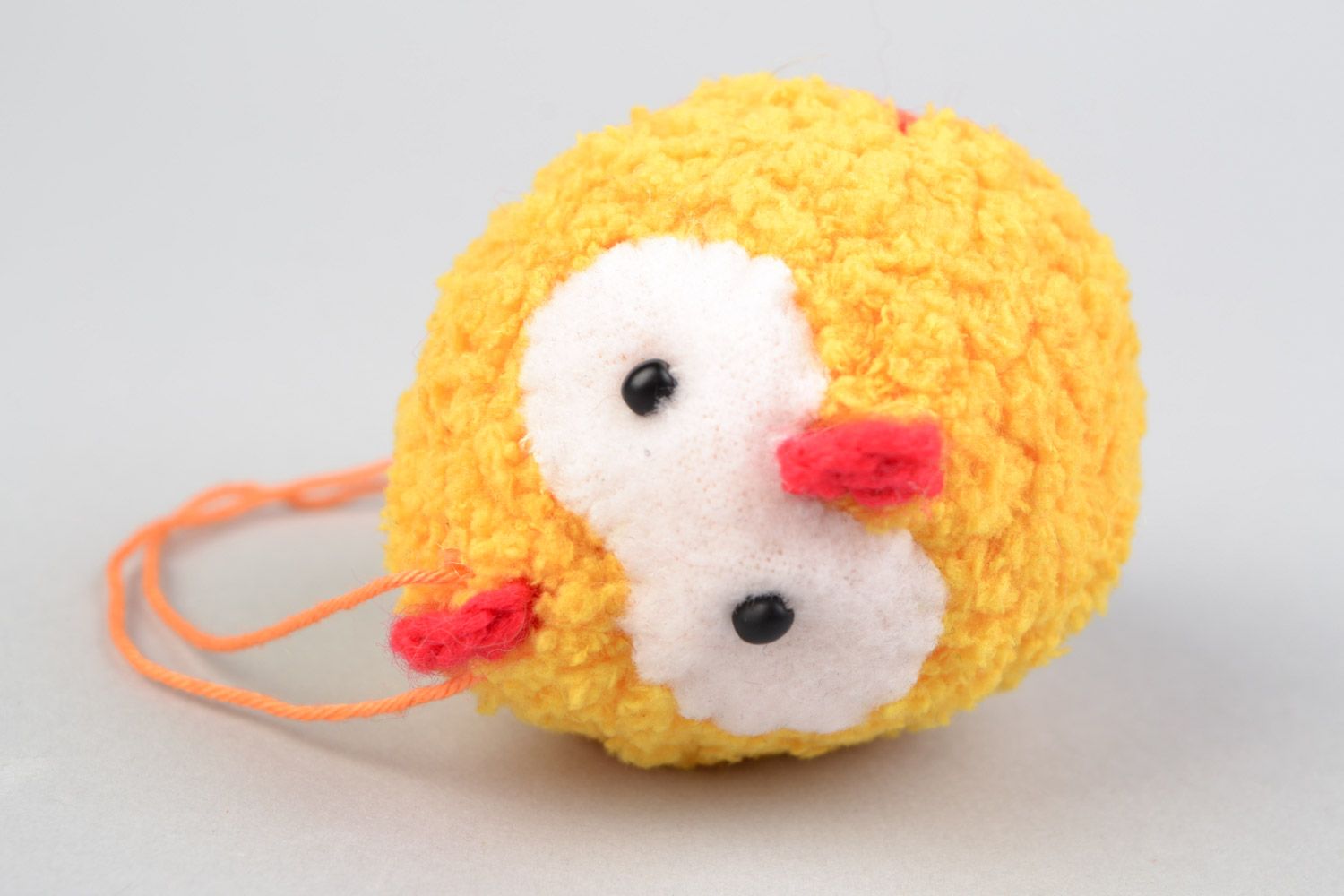 Petit poussin de Pâques jaune tricoté en microfibre au crochet fait main photo 4