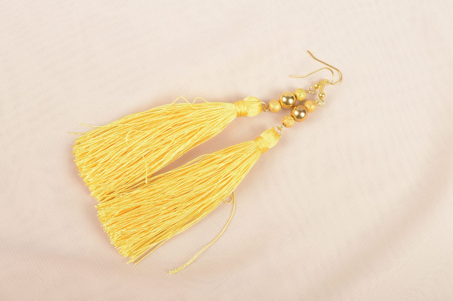 Серьги ручной работы серьги с бахромой желтые серьги из ниток шелковых фото 5