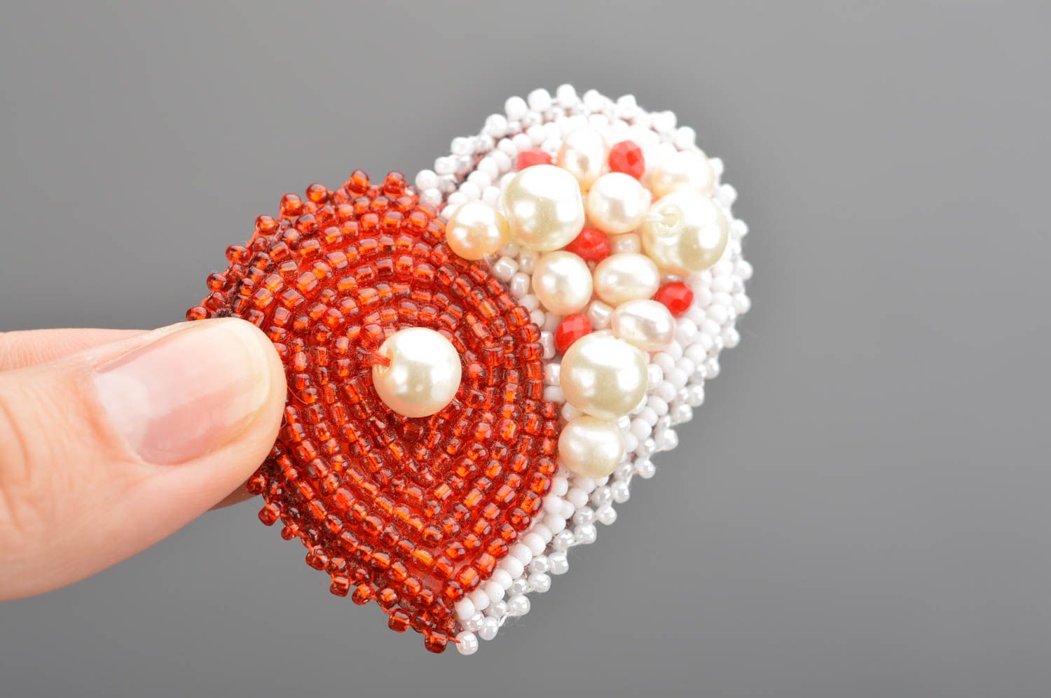 Handmade stylish beautiful red and white brooch made of large and seed beads  photo 3