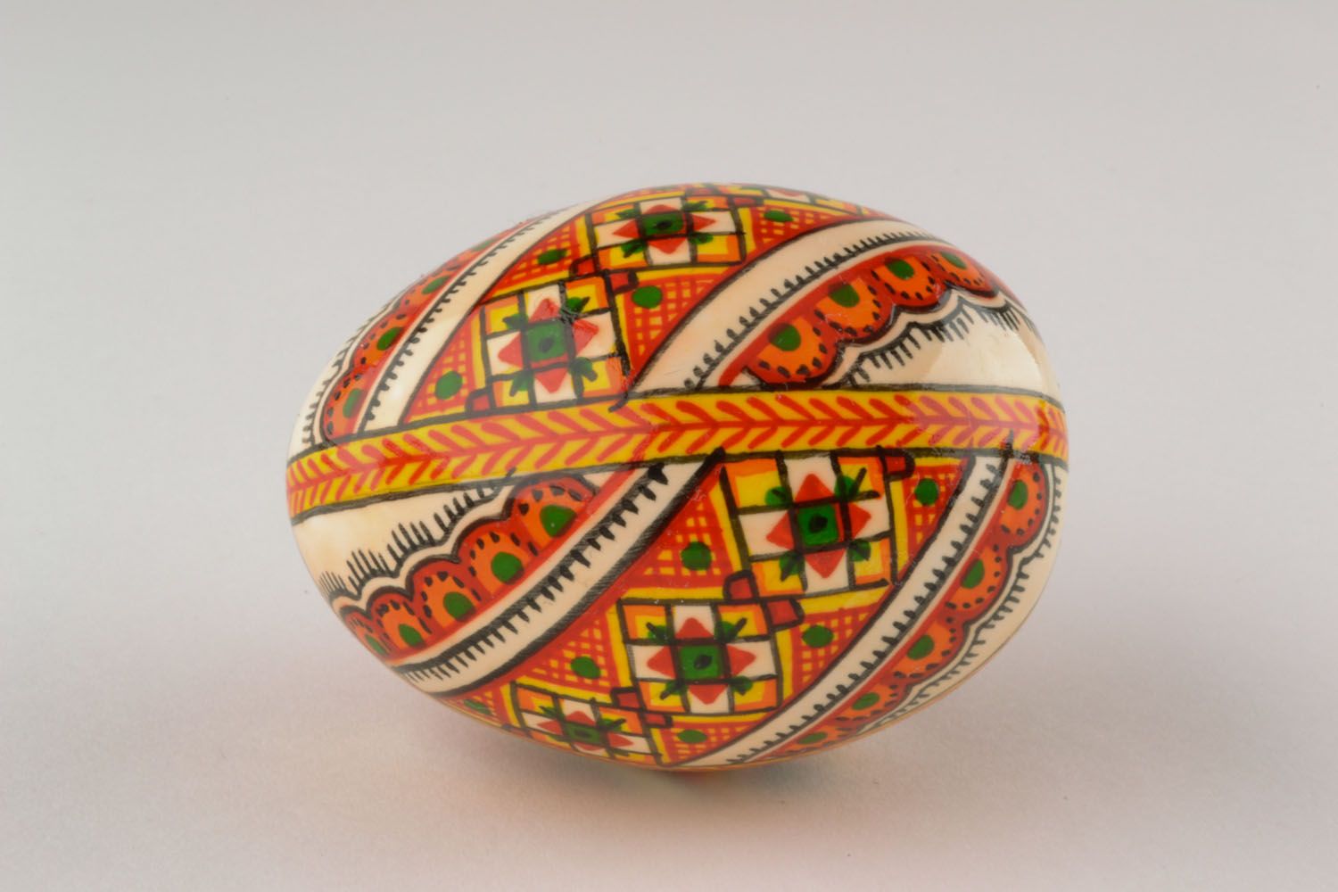 Wooden egg with ethnic painting photo 3