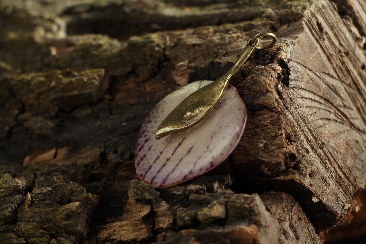 Pendant with natural orchid petal photo 4