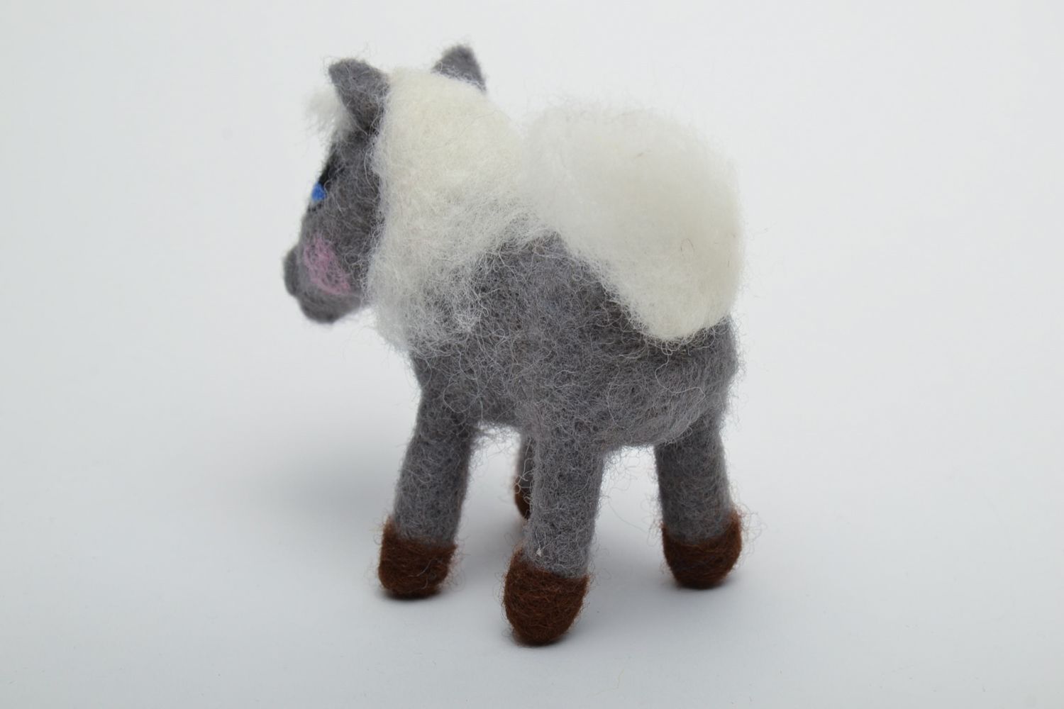 Kuscheliges Spielzeug Esel aus Filzwolle foto 4