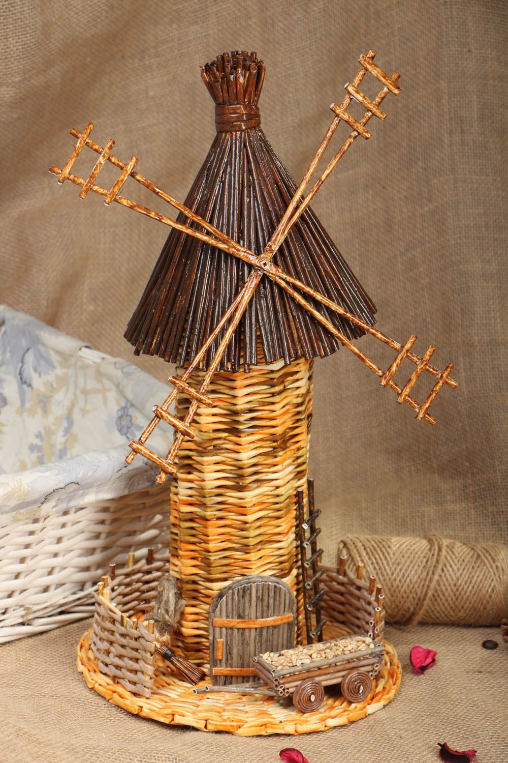 Moulin à vent décoratif tressé en papier fait main original pour intérieur photo 5