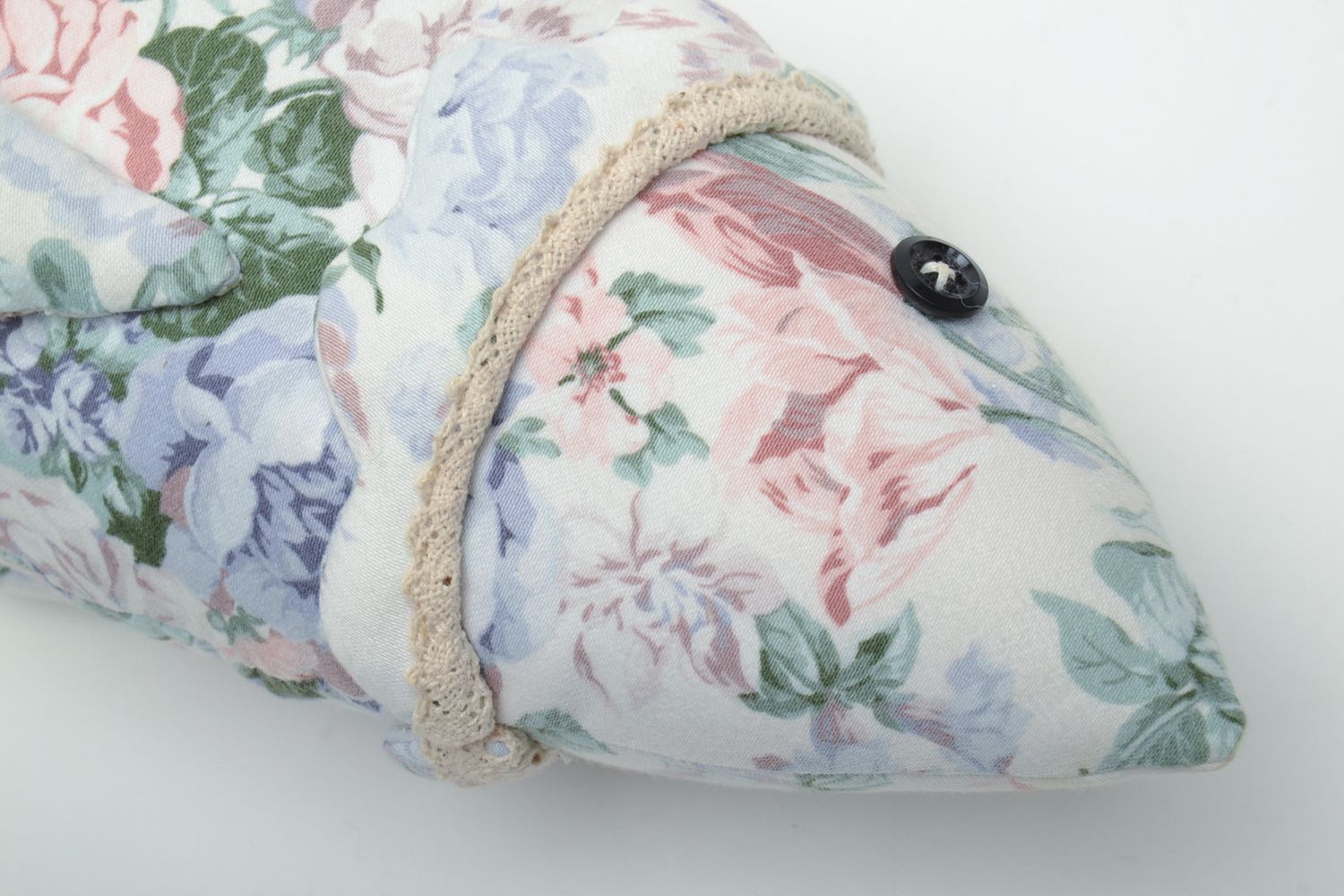 Grand doudou en tissu naturel aux motifs floraux multicolore fait main Poisson  photo 3