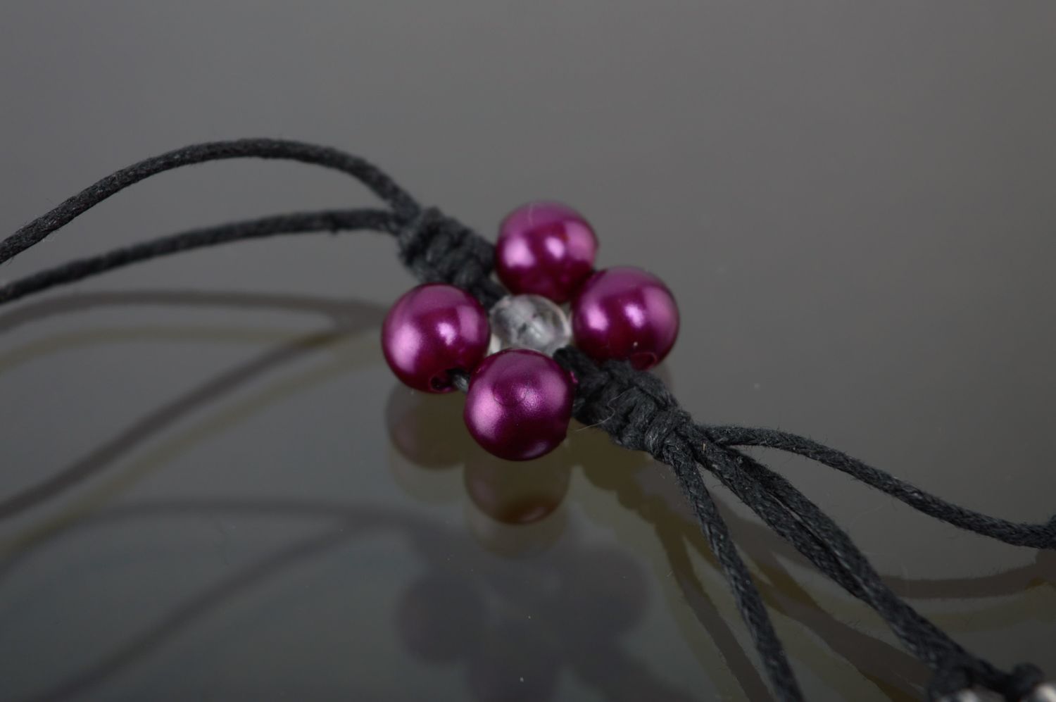 Porte-clefs en macramé tressé original décoré de perles en verre fait main photo 2