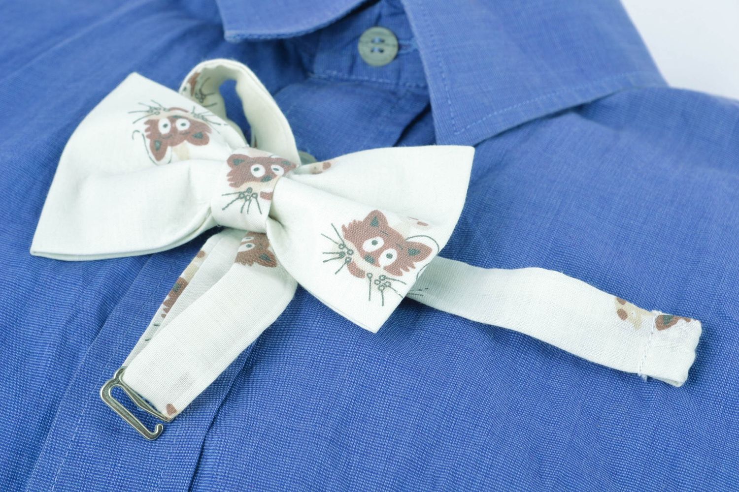 Fabric bow tie with image of cats photo 1