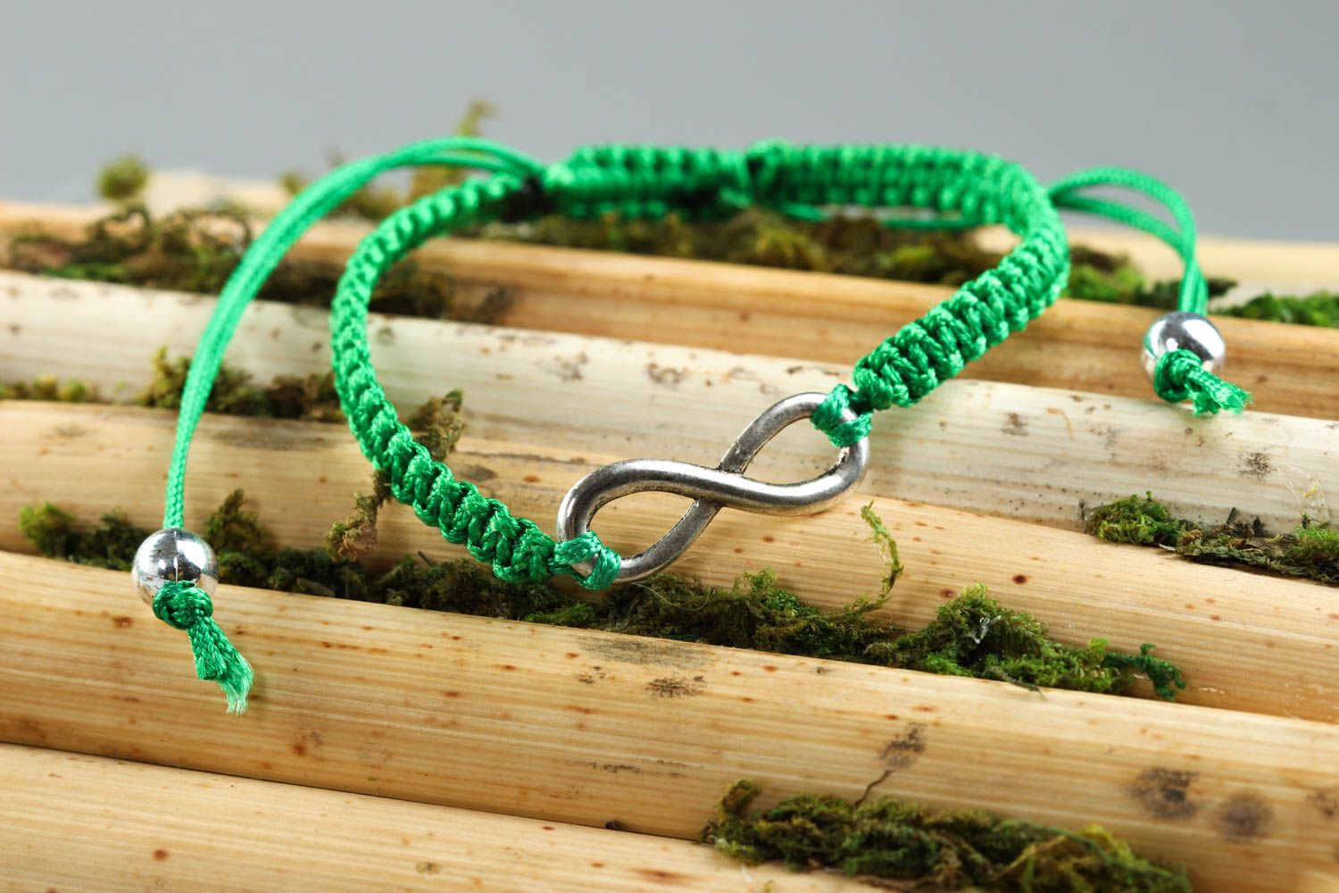 Bracelet vert Bijou fait main tressé en fils de nylon avec infini Cadeau femme photo 1