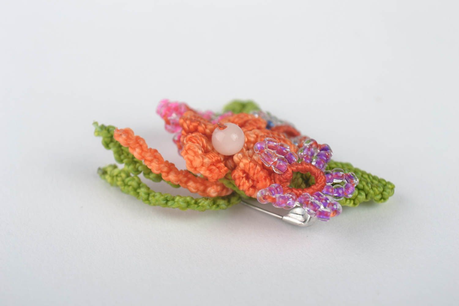 Broche fleurs Bijou fait main en macramé multicolore textile Cadeau femme photo 3