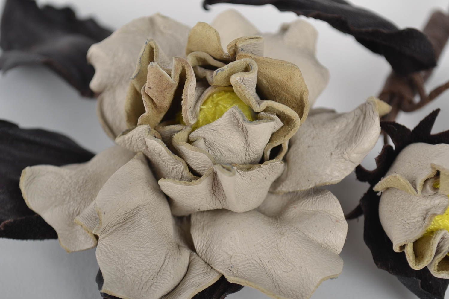 Handmade Blumen Brosche Schmuck aus Leder hochwertiger Modeschmuck originell foto 2