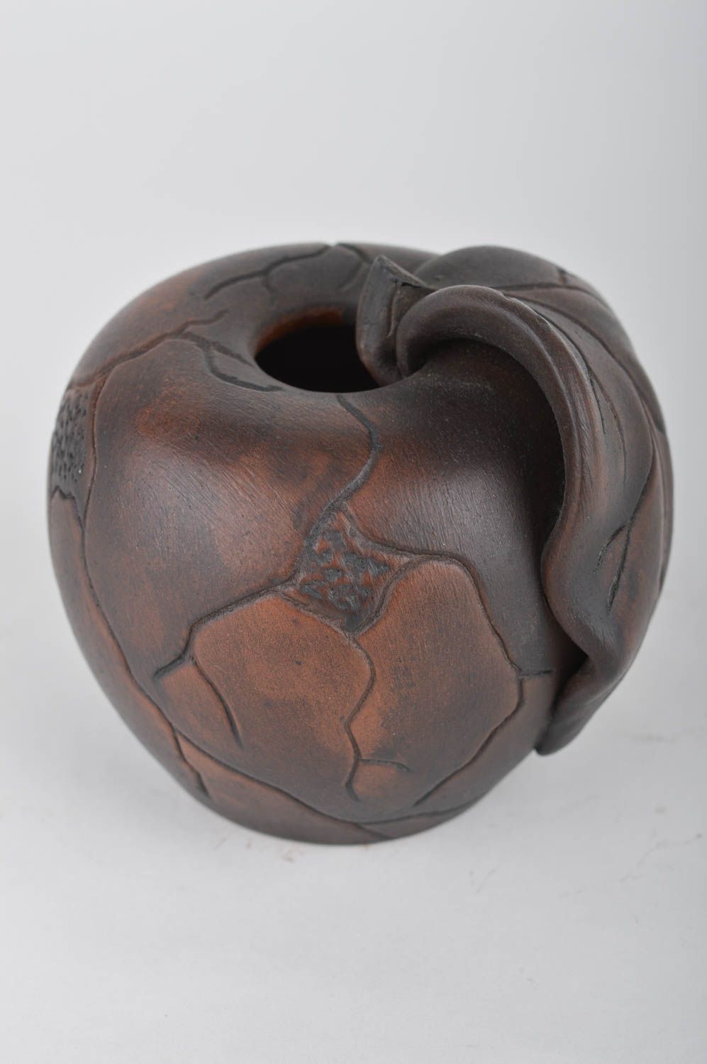 Глиняная ваза маленькая ручной работы молочная керамика в виде яблока 100 мл фото 5