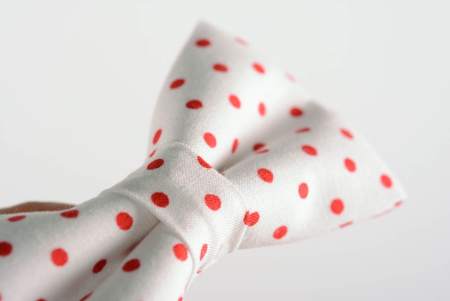 White polka dot bow tie photo 4
