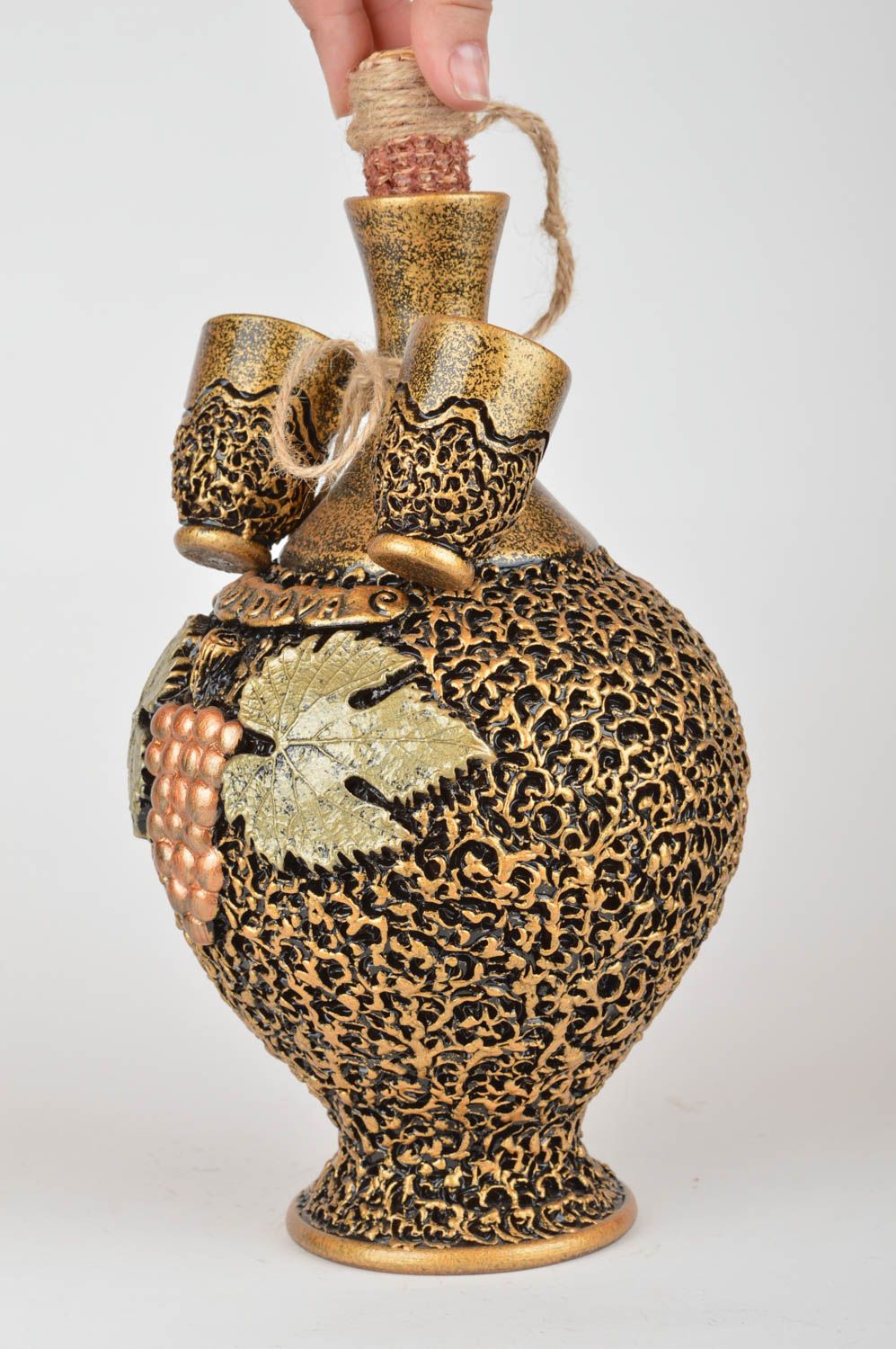 Botella de cerámica y copas pintadas con esmalte hechas a mano 3 artículos foto 3