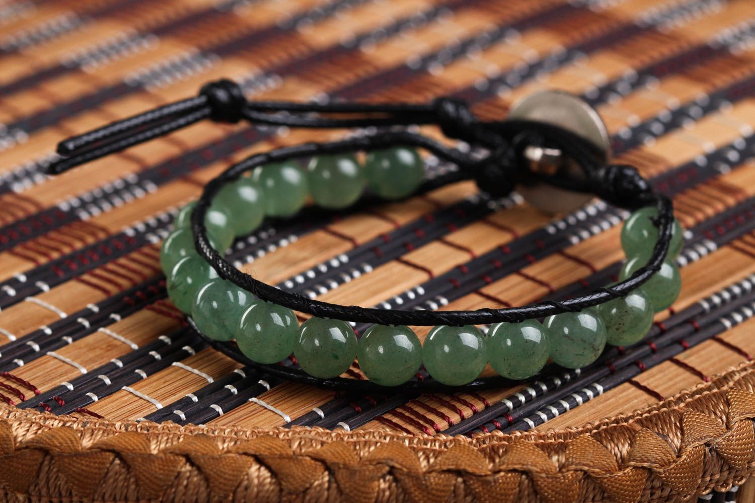 Nephrit Schmuck handgefertigt Edelstein Armband hochwertiger Modeschmuck grün foto 1