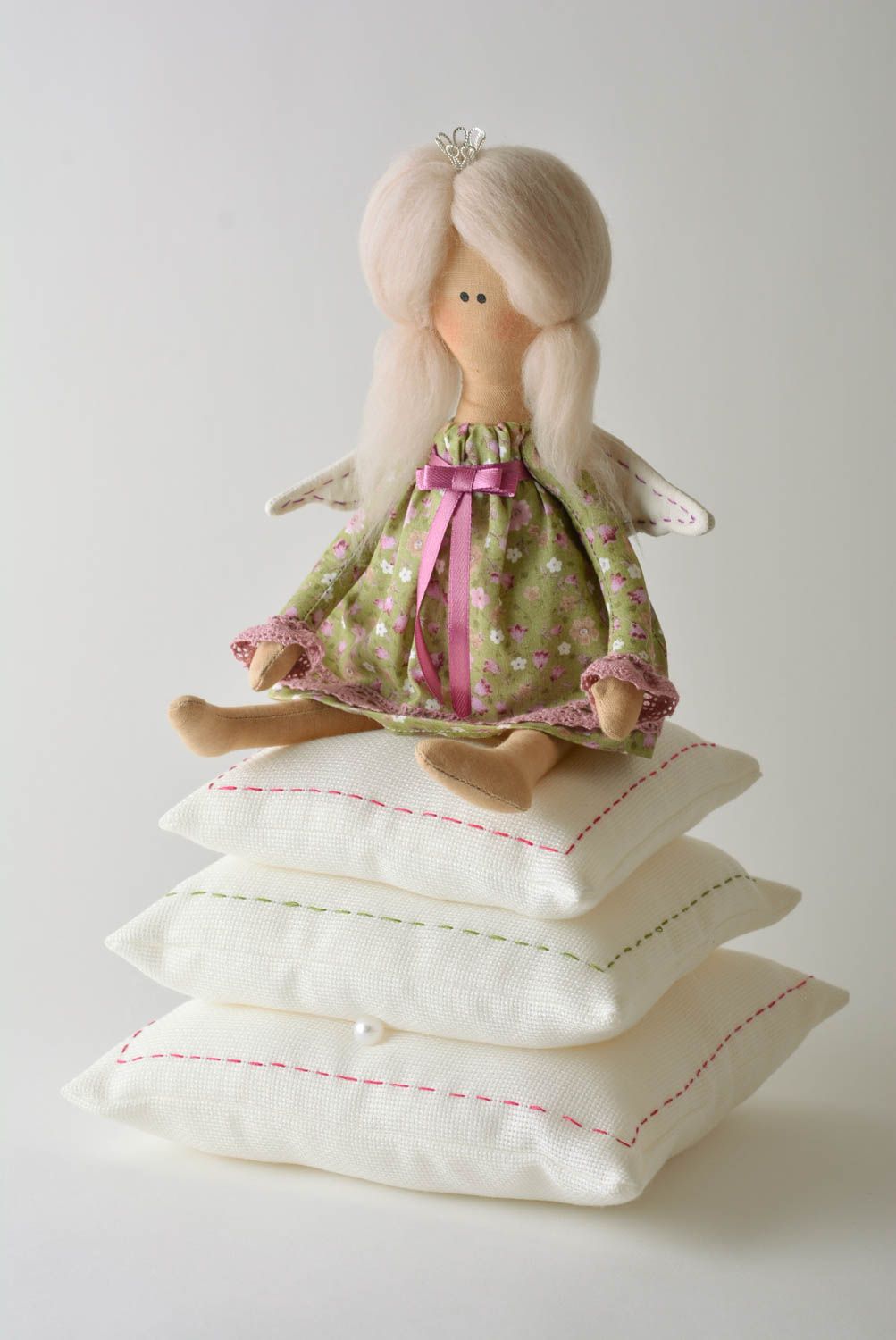 Poupée princesse au petit pois faite main en tissu de lin et coton originale photo 1