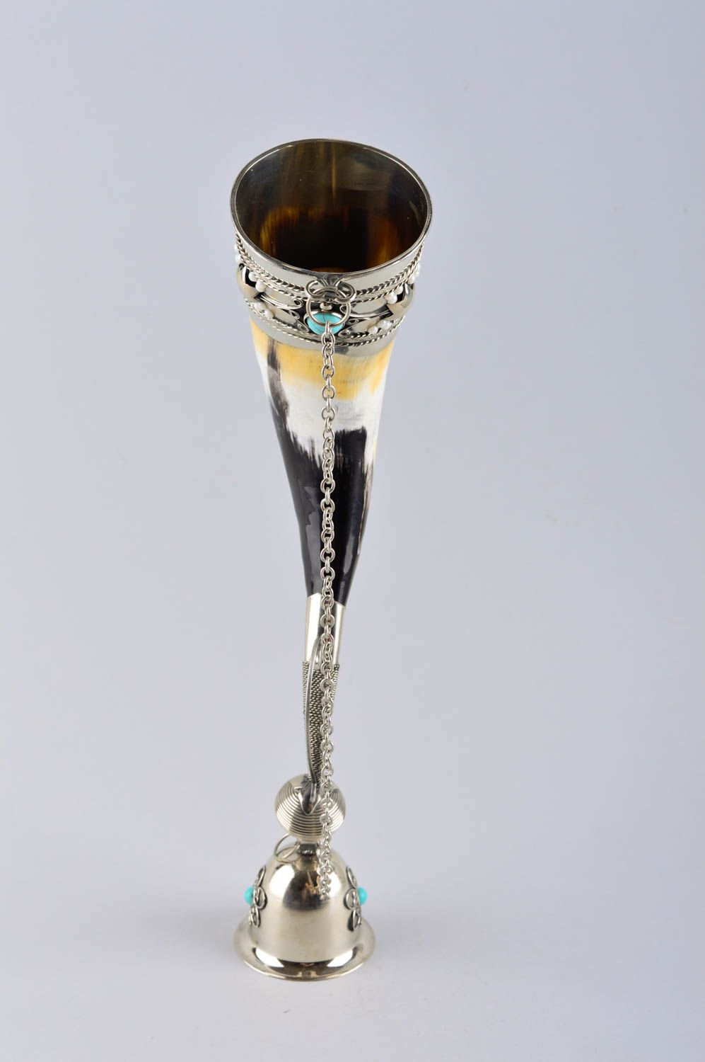 Copa para vino artesanal decorada con ornamento cuerno de toro vajilla original foto 3