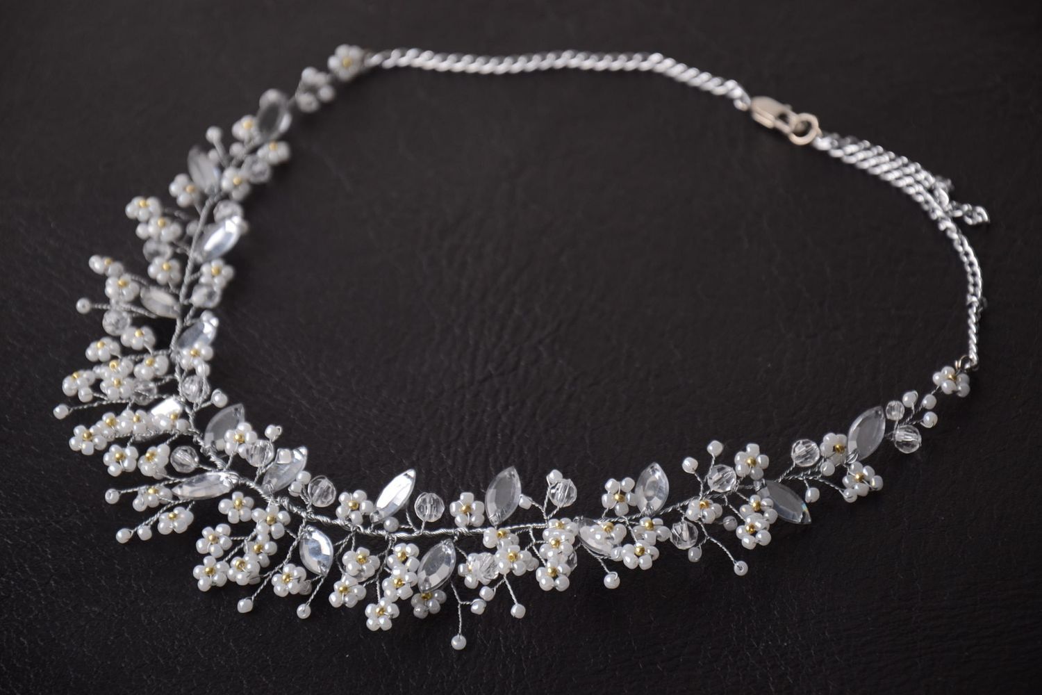 Collier floral Bijou fait main blanc perles de rocaille métal Cadeau femme photo 1
