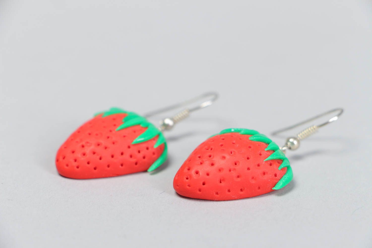 Boucles d'oreilles pendantes Bijoux fait main fraises rouges Cadeau pour femme  photo 3