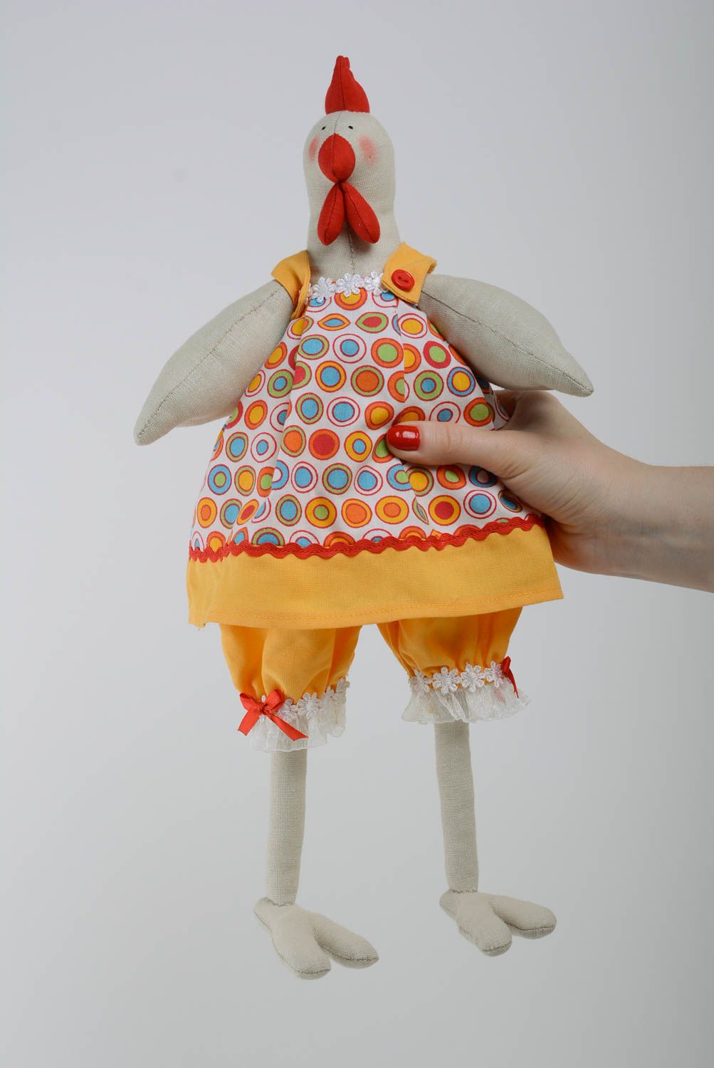Jouet doux original amusant en coton fait main Poule en robe multicolore photo 5