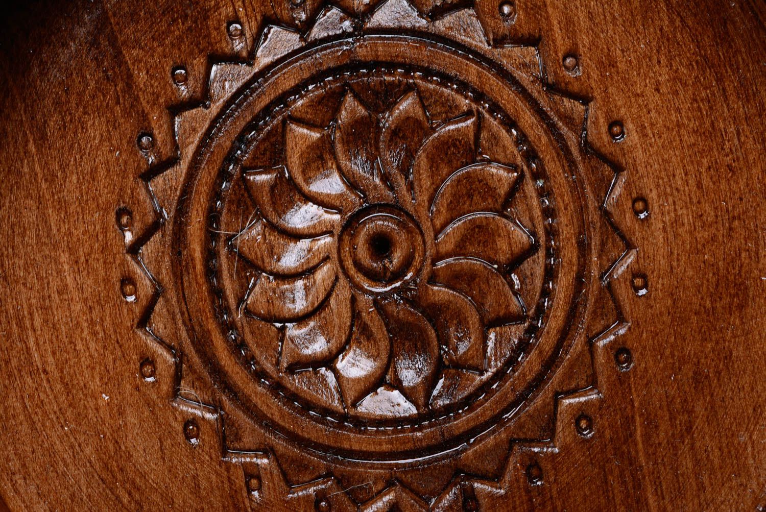 Portabiscotti fatto a mano di legno intagliato portadolci decorativo
 foto 3