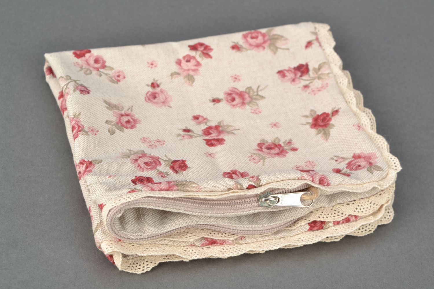 Petite taie d'oreiller motif fleurs en coton et polyamide faite main Rose rouge photo 5