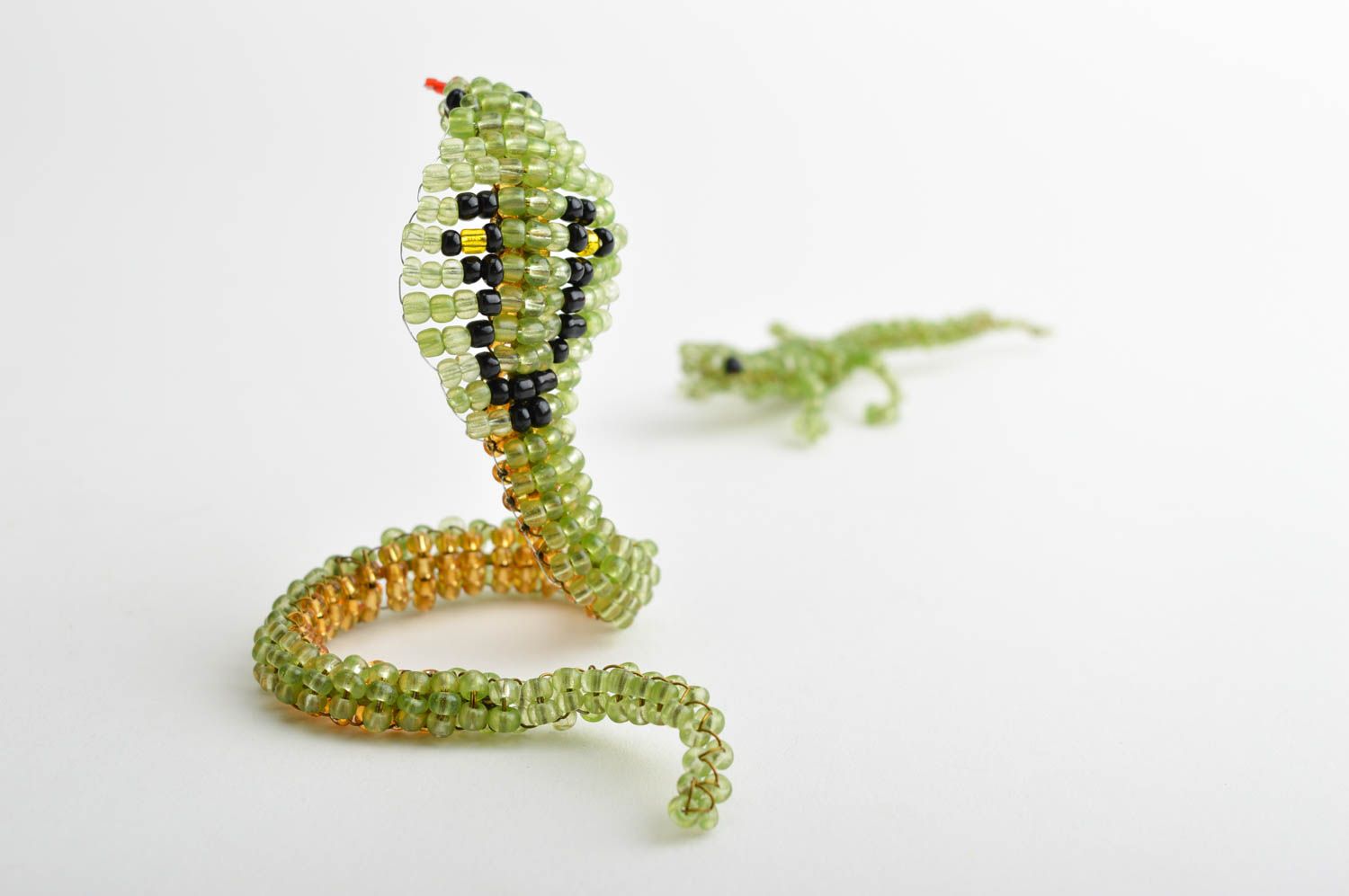 Статуэтки из бисера ручной работы ящерица змея из бисера фигурки из бисера 2 шт фото 3