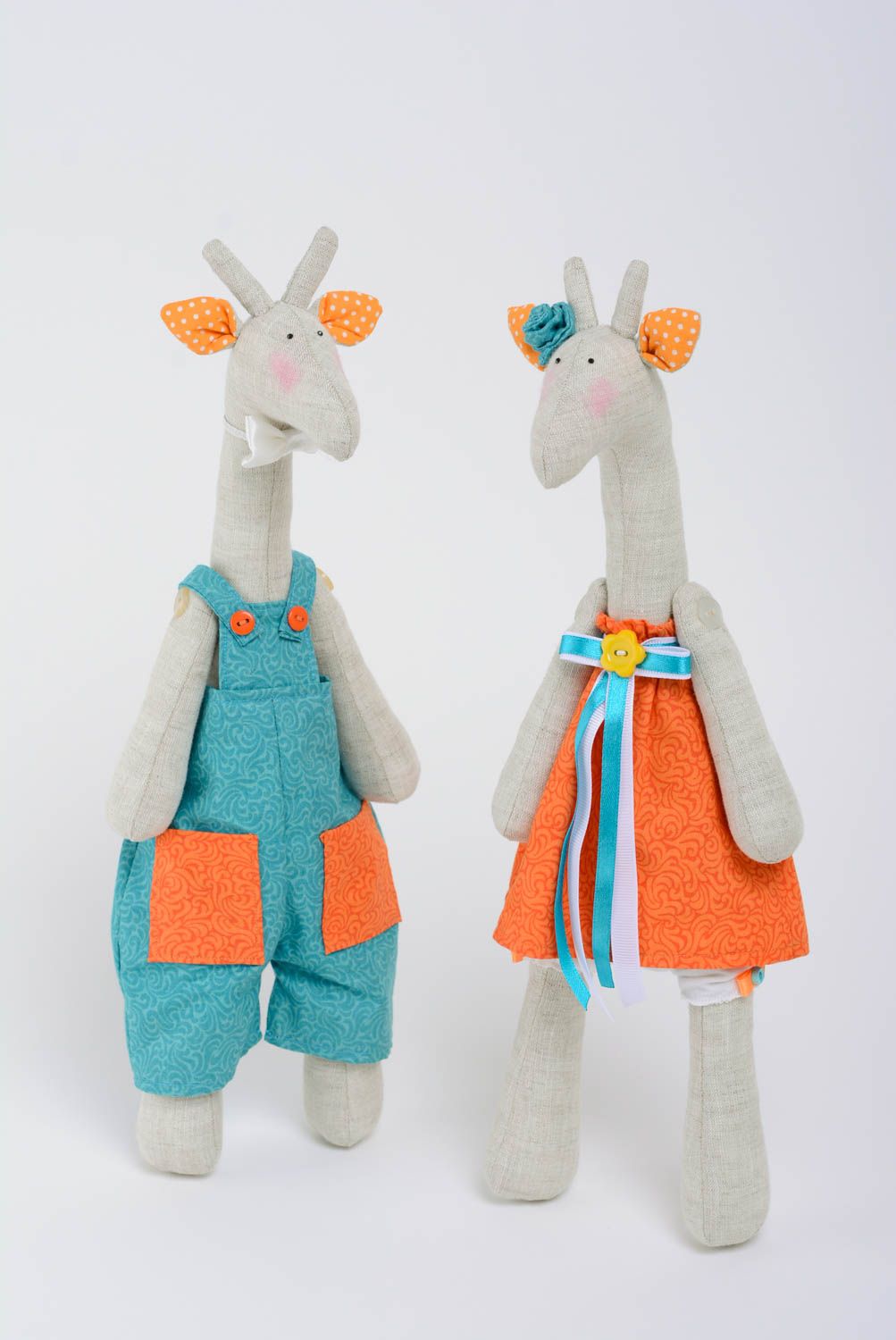 Jouets mous en tissu naturel faits main design original pour enfant Girafes photo 1