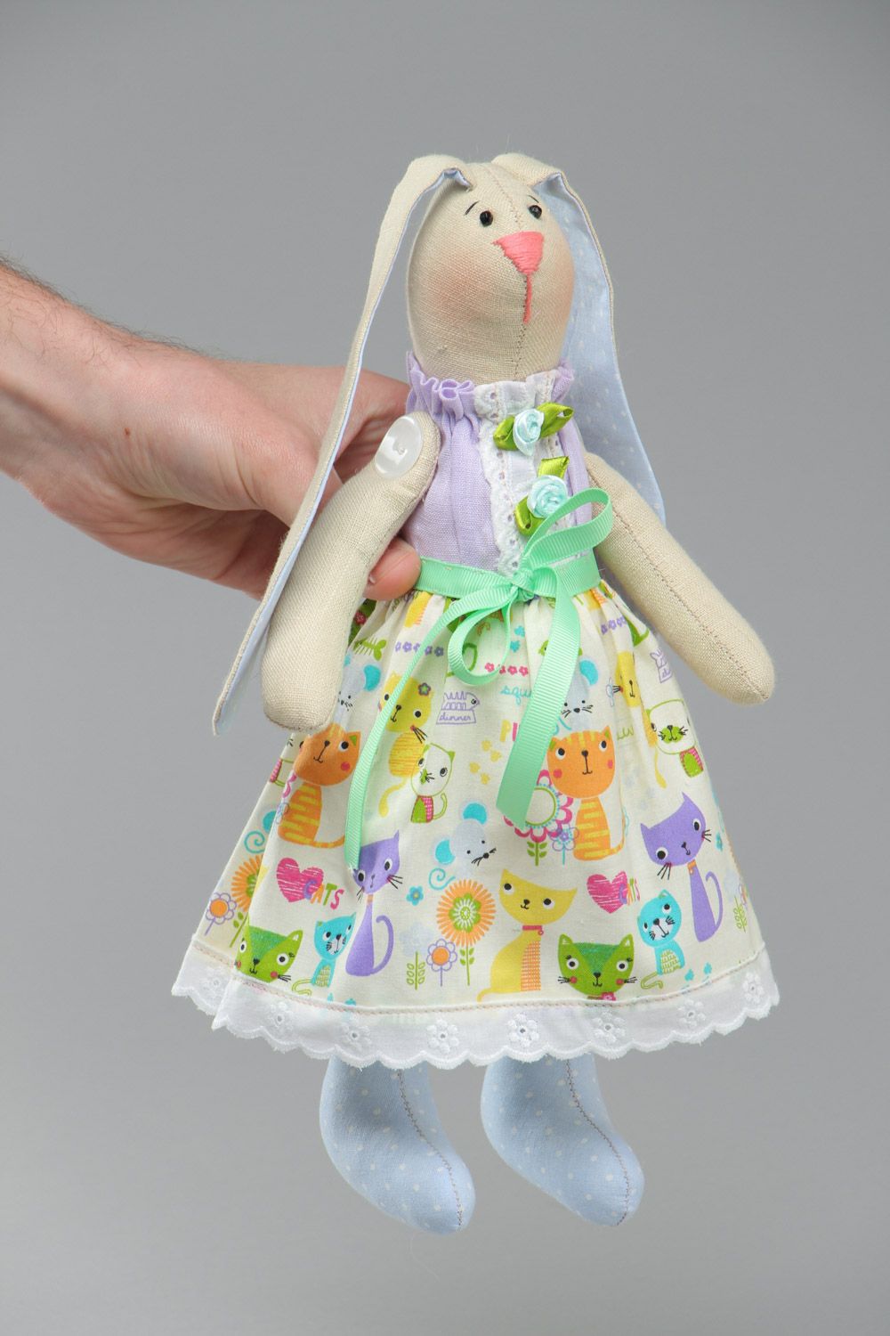 Originelles schönes handmade Kuscheltier Hase mit langen Ohren aus Baumwolle für Kinder foto 5