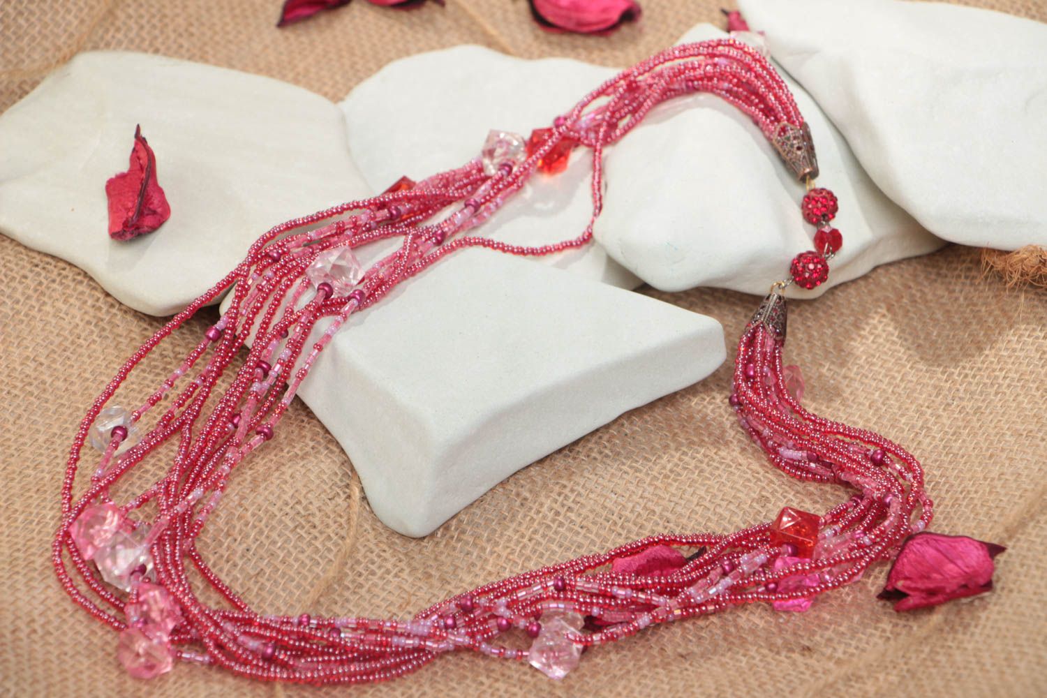 Многорядное ожерелье из бисера розовое ручной работы с бусинами яркое хенд мейд фото 1