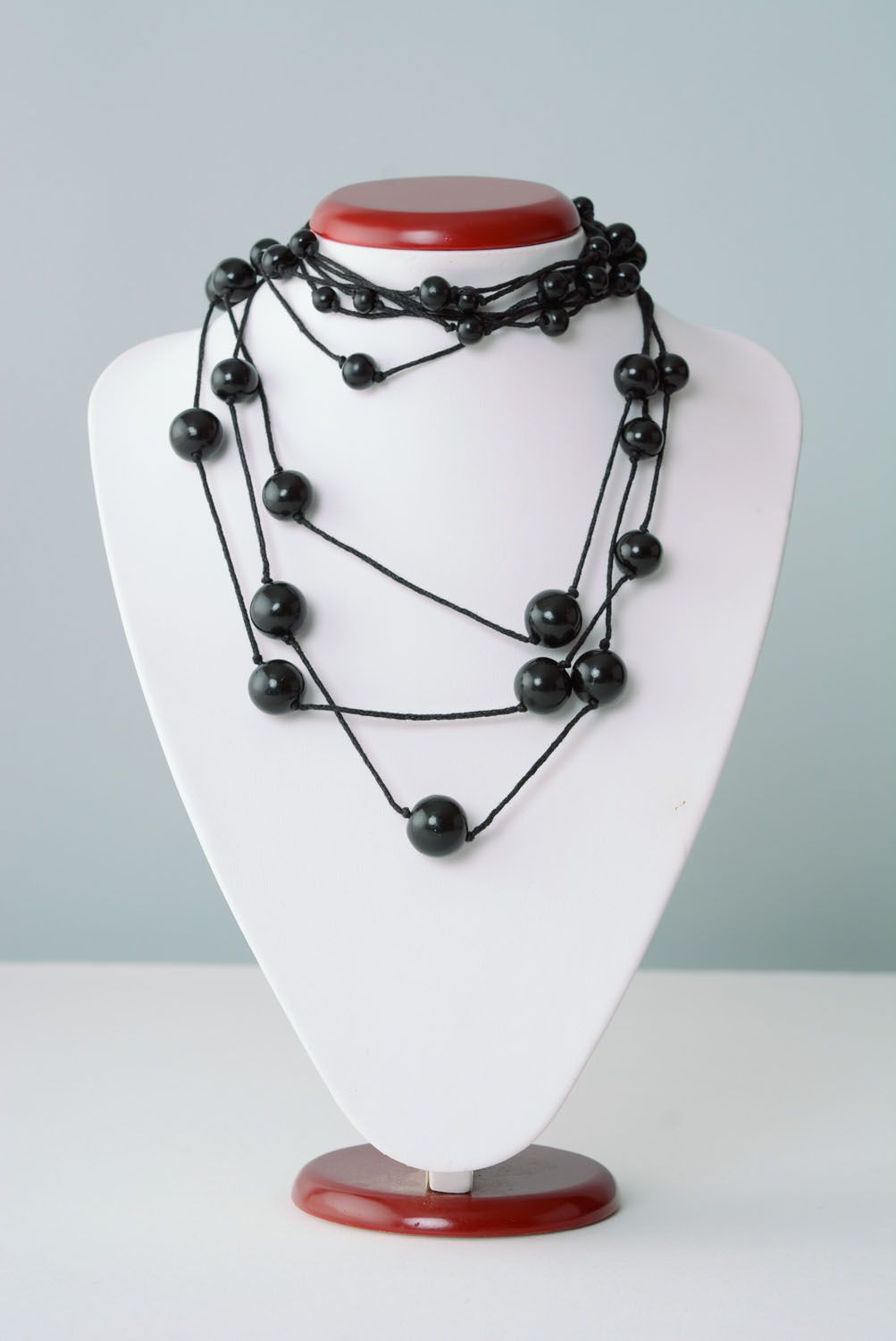 Schwarze Halskette aus Polymerton  foto 1