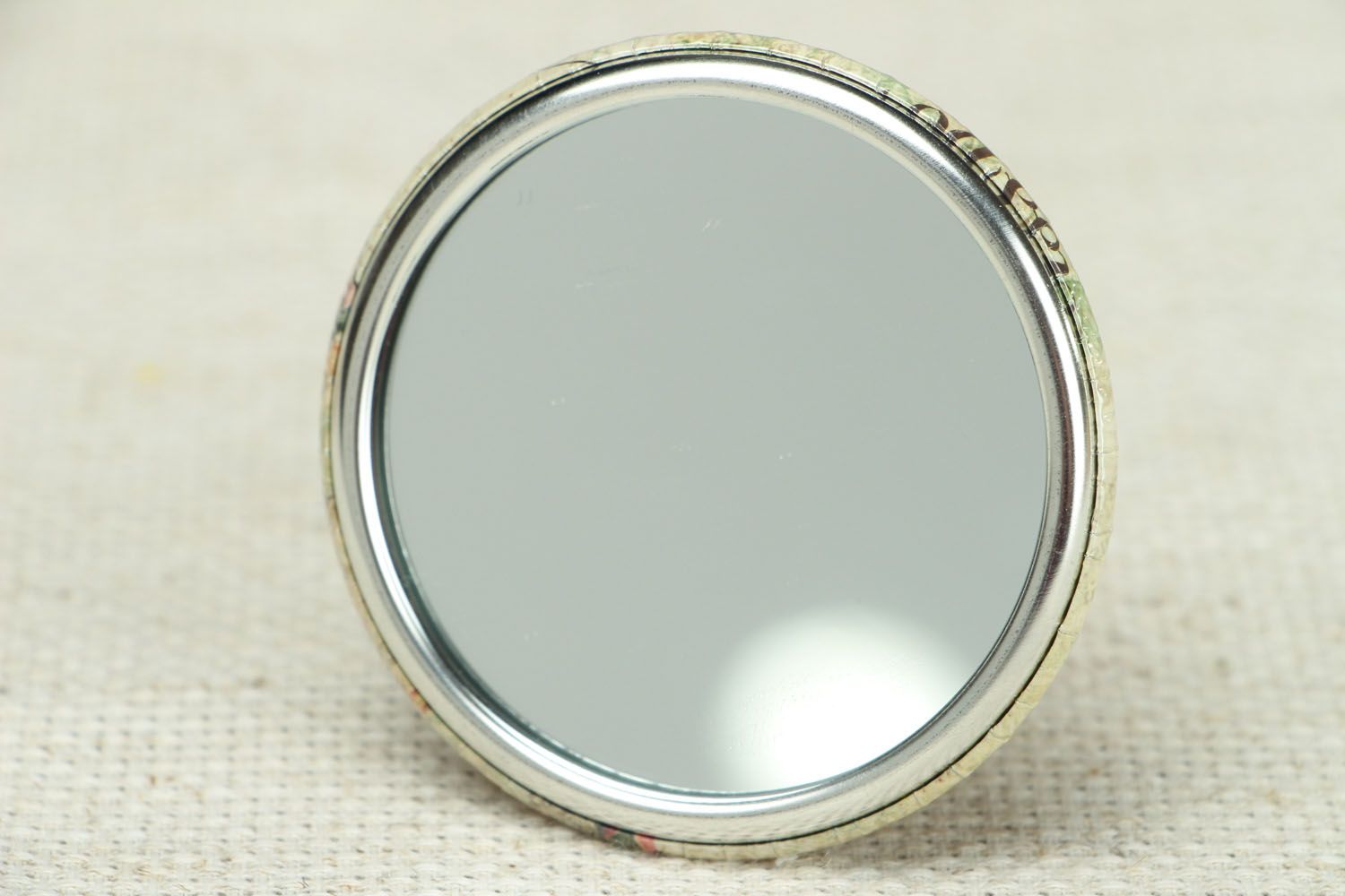 Gentle pocket mirror for girls photo 3