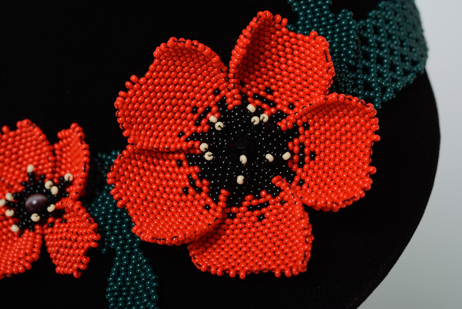 Massives buntfarbiges handgemachtes Collier aus Glasperlen mit Blumen für Frauen foto 2