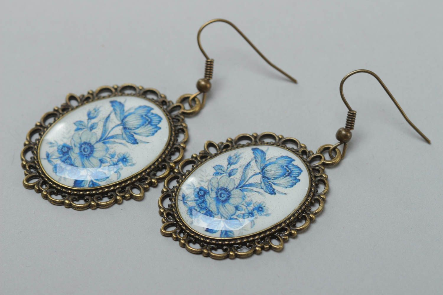 Boucles d'oreilles pendantes style vintage faites main avec fleurs bleues ovale photo 2