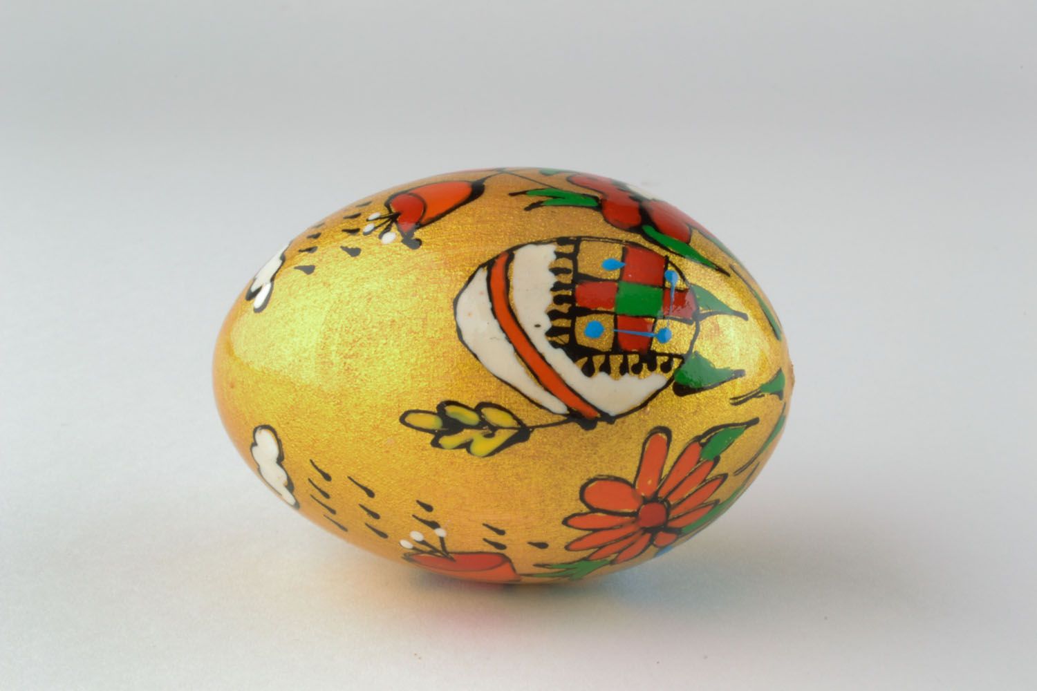 Huevo de Pascua hecho de madera foto 2
