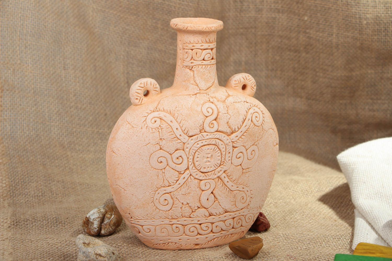 Декоративная глиняная бутылка фото 5